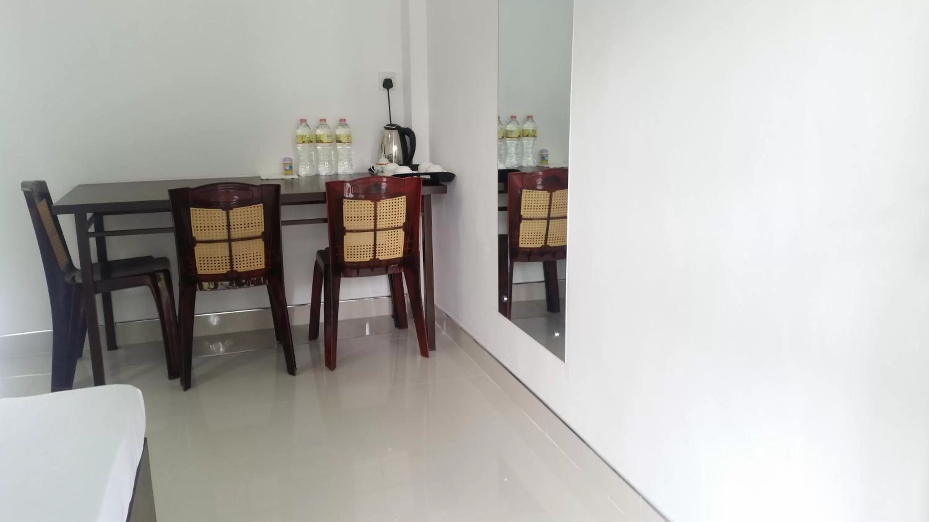 Dining area in Mahaweli View Inn