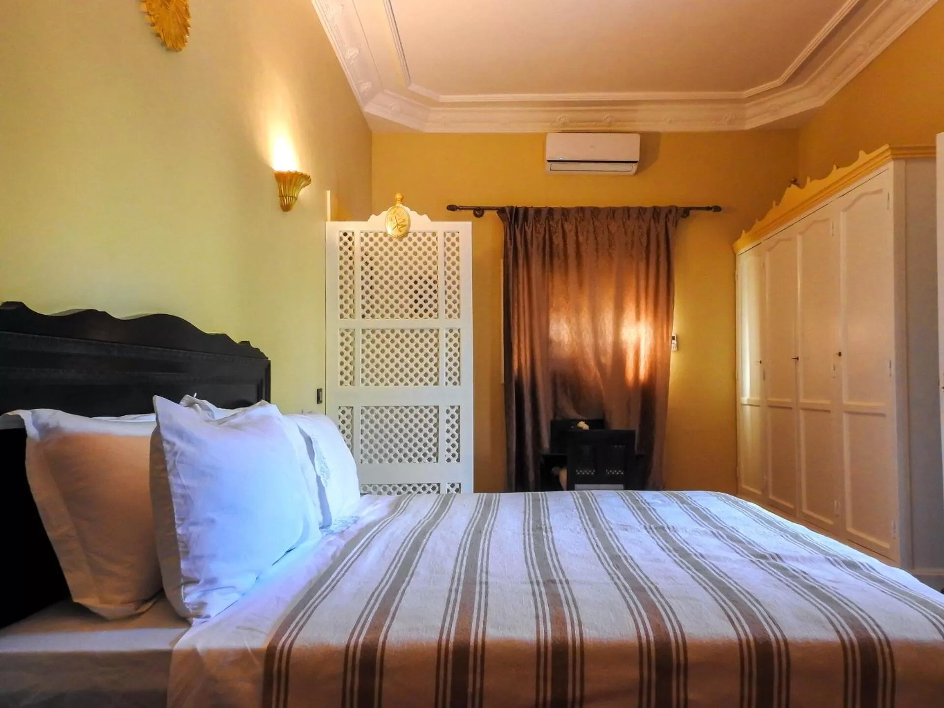 Bed in Le Bleu House