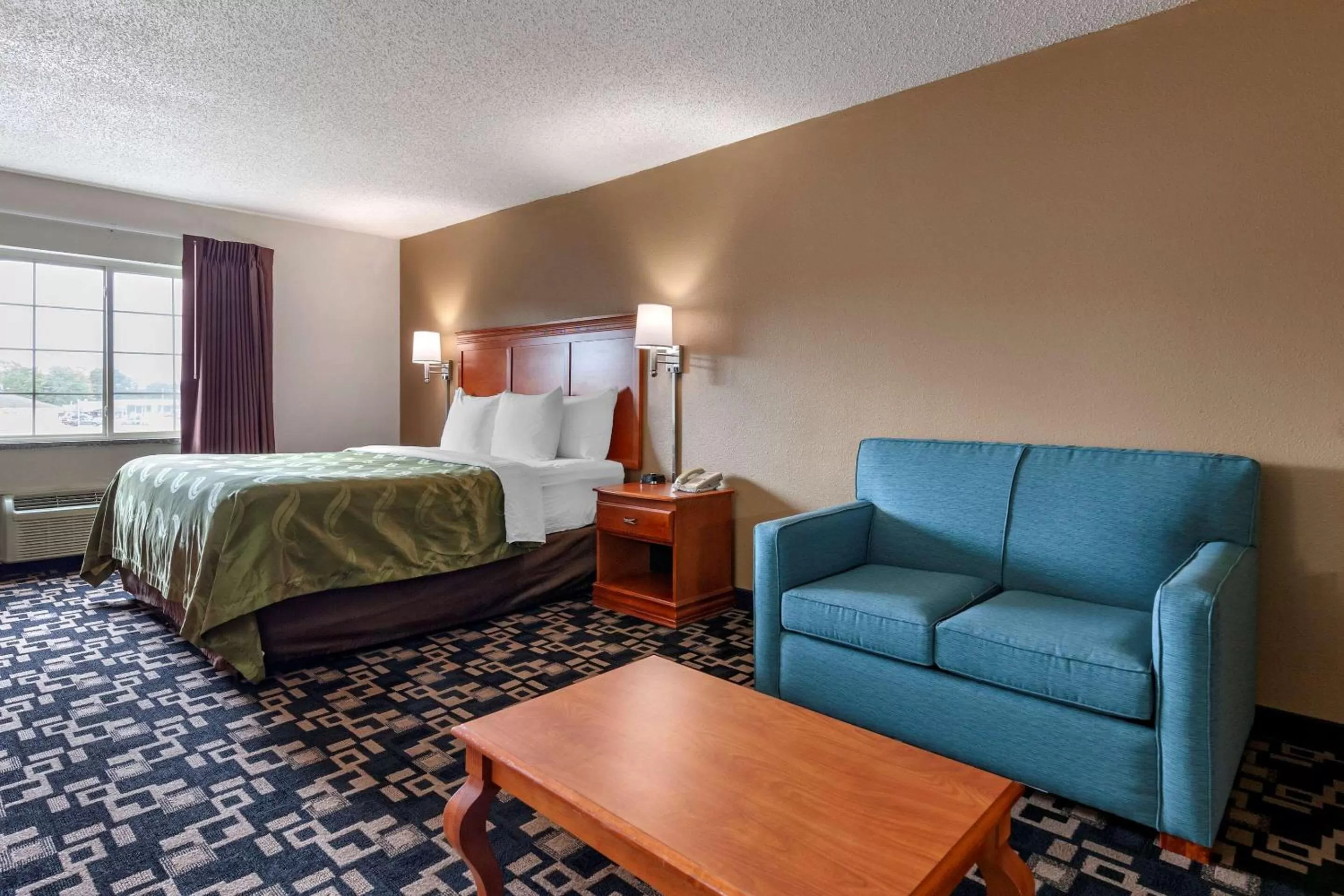 Bedroom, Bed in Quality Inn Redgranite