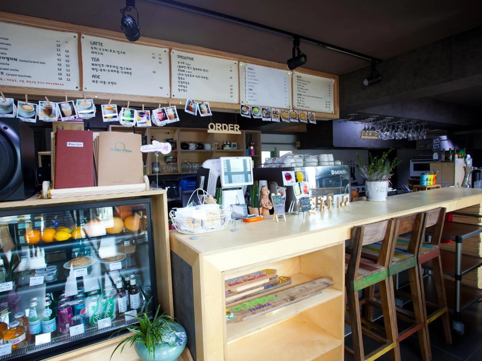 Food and drinks in White Cabin