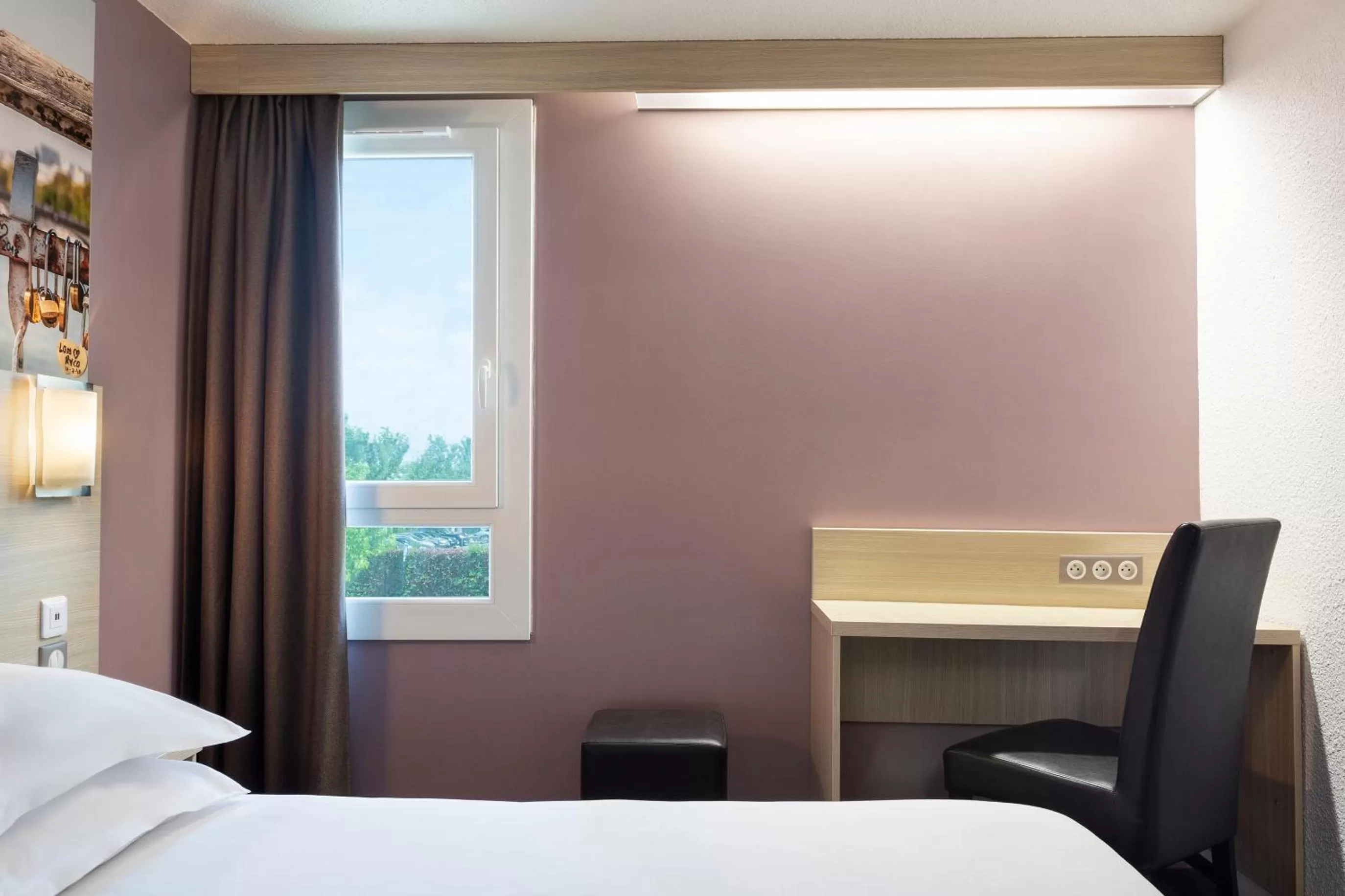 Bedroom, Bed in B&B HOTEL Marne-la-Vallée Chelles