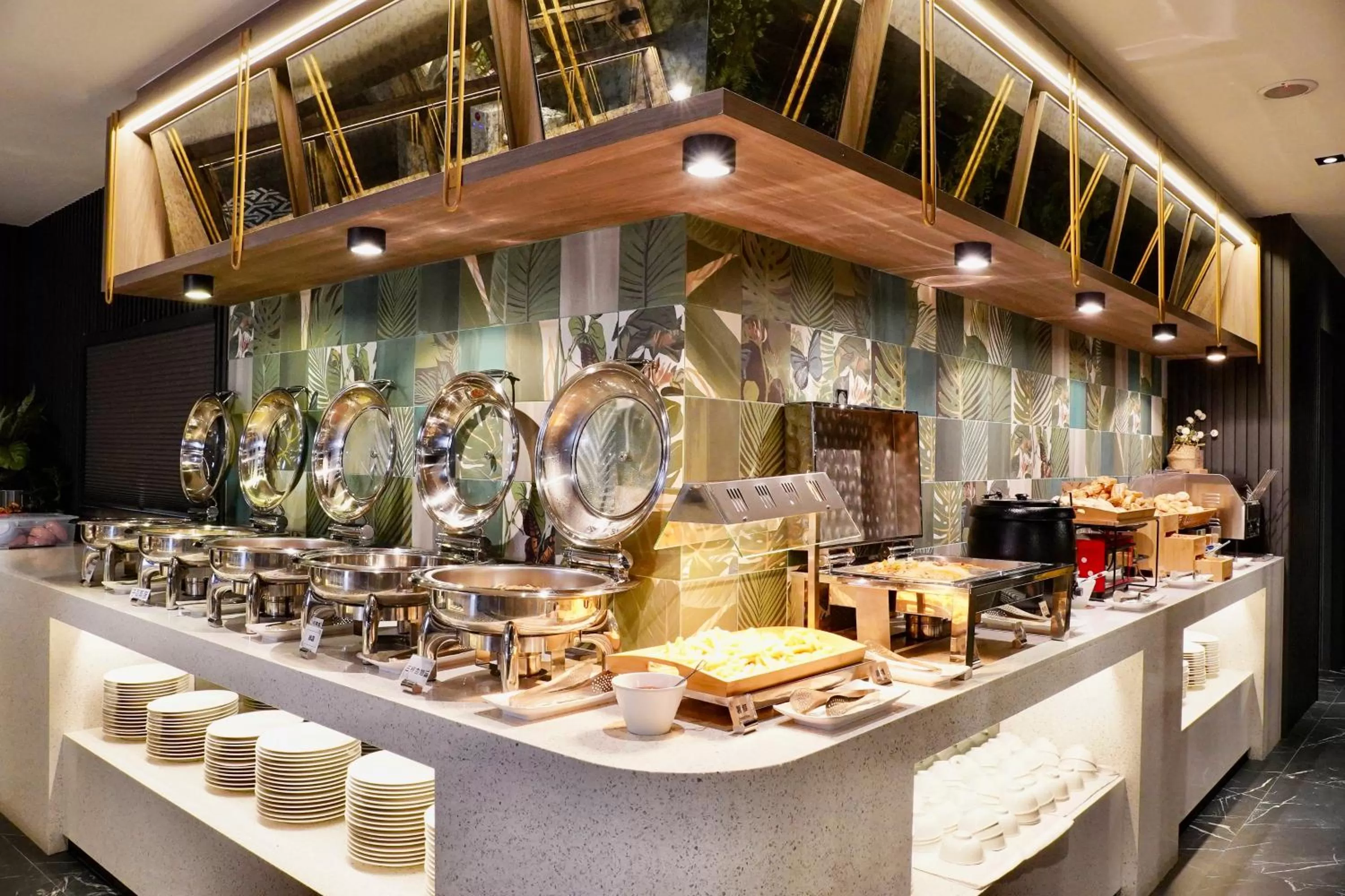 Food and drinks in Tenz Go Hotel