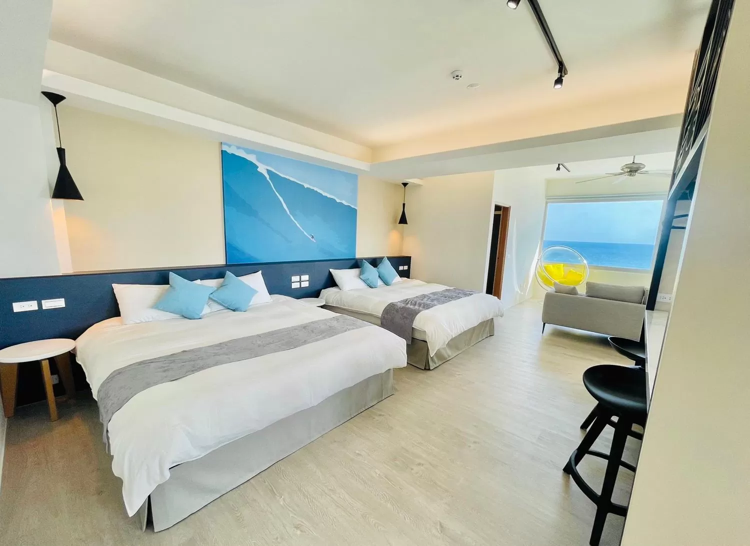Photo of the whole room, Bed in Beachcastle & Sea View Villa