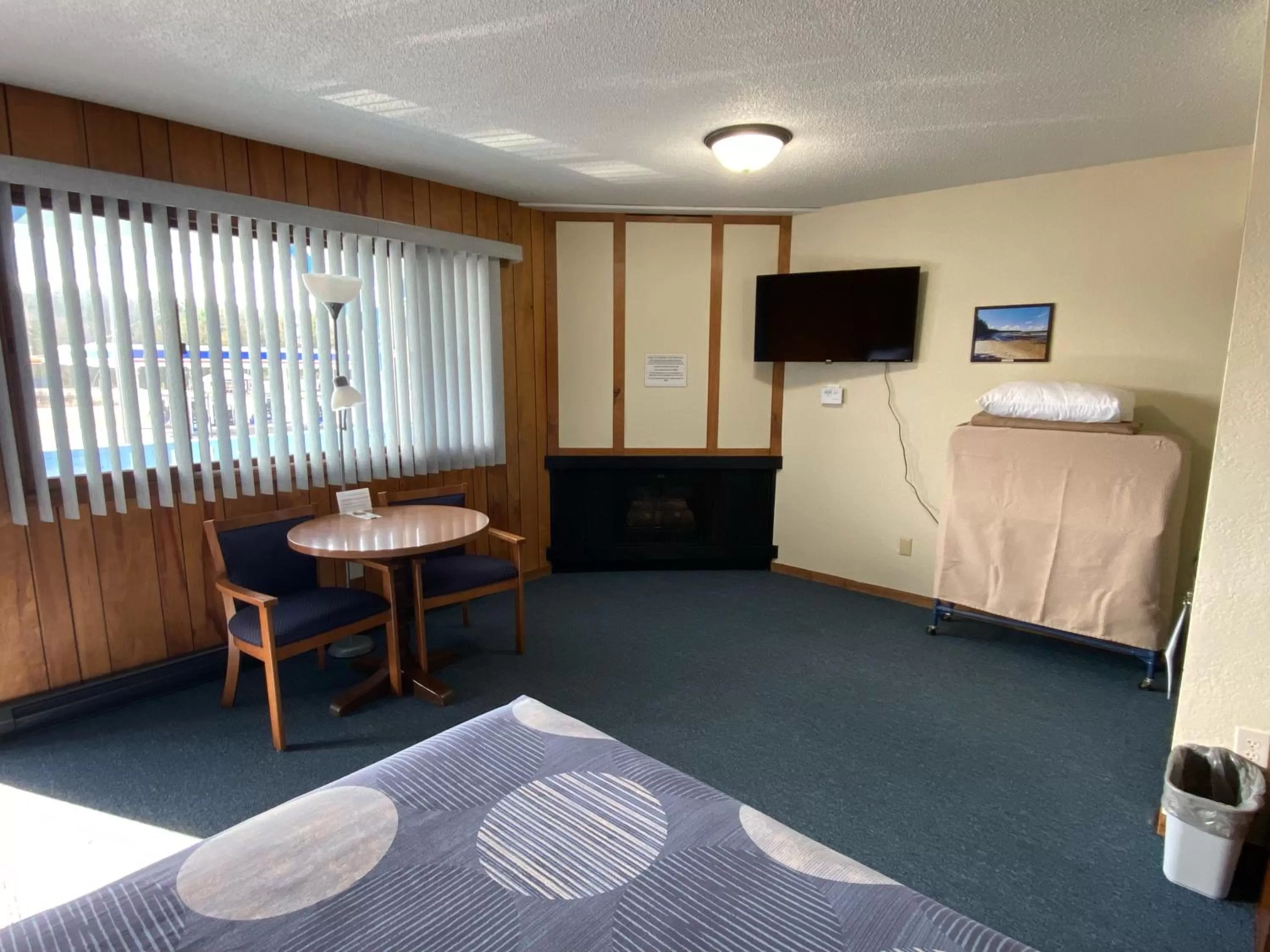 TV and multimedia, Bed in Waterway Inn