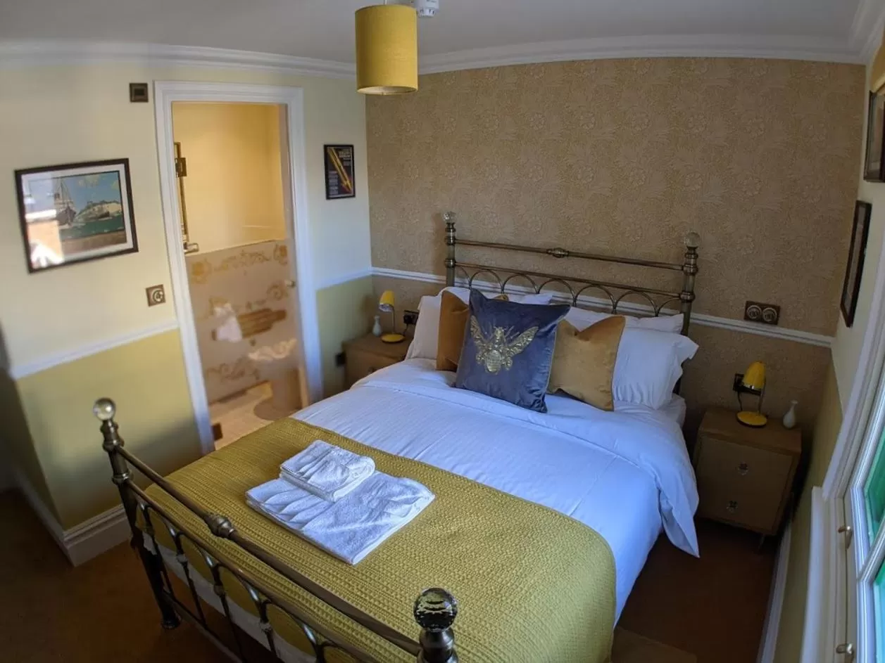 Bed in Railway Hotel