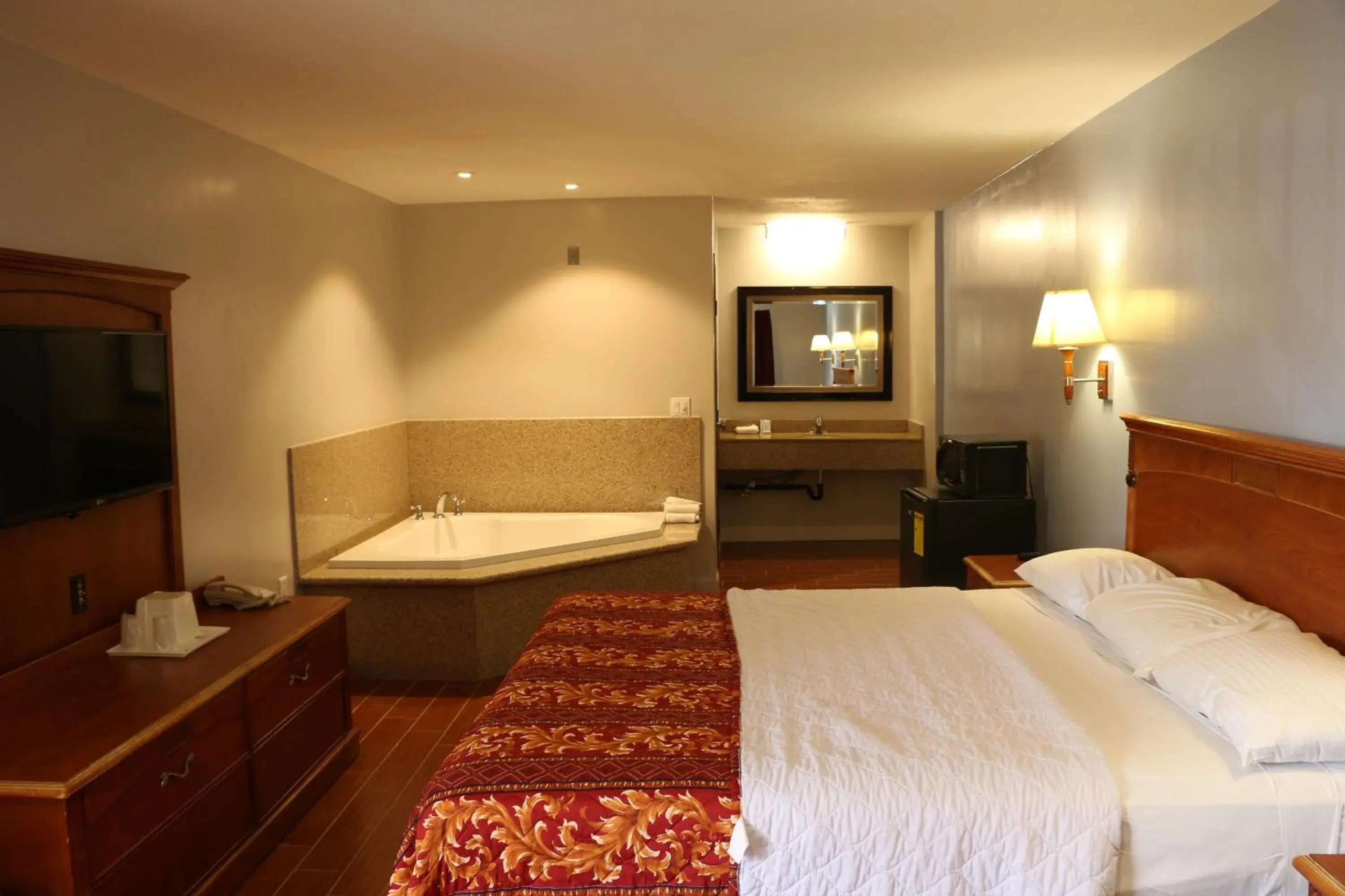 King Suite with Spa Bath in Touristlodge King Suite with Spa Bath in Touristlodge