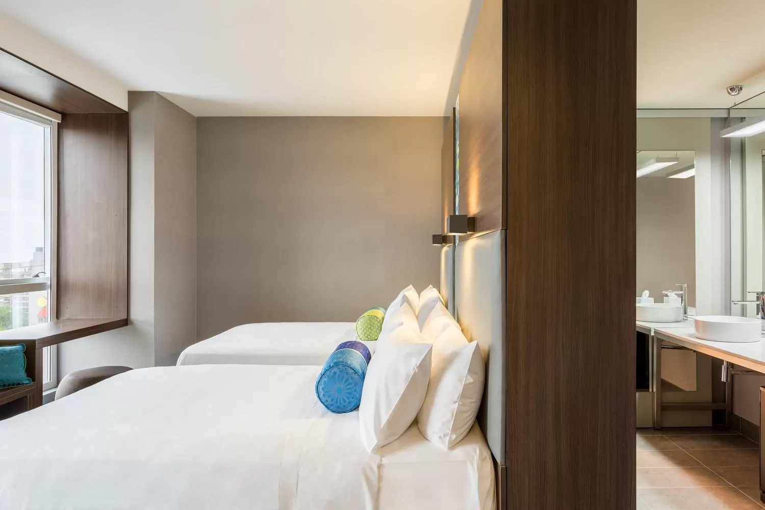 Photo of the whole room, Bed in Aloft Montevideo Hotel - Marriott International