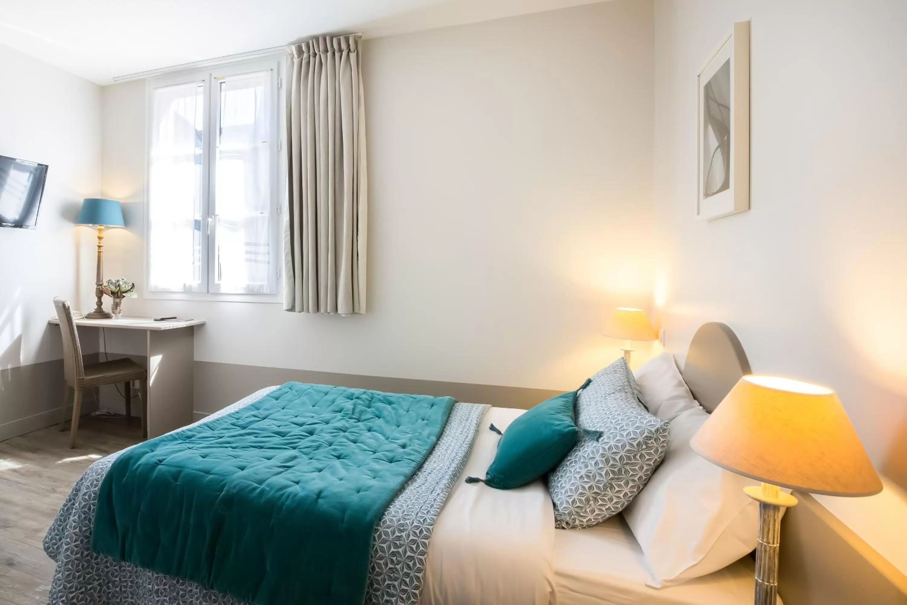 Bed in Hôtel L'Adresse