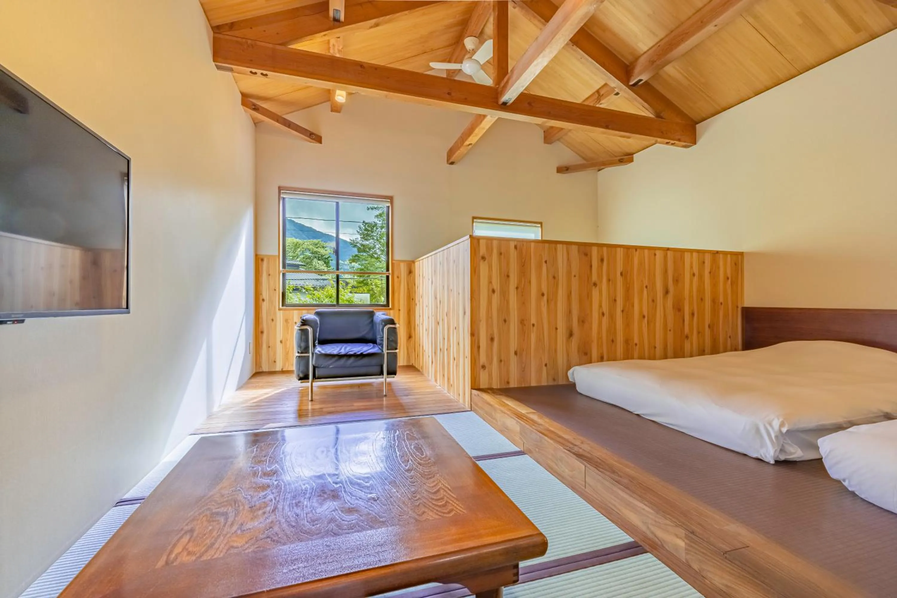 Photo of the whole room, Bed in Sengokuhara Shinanoki Ichinoyu