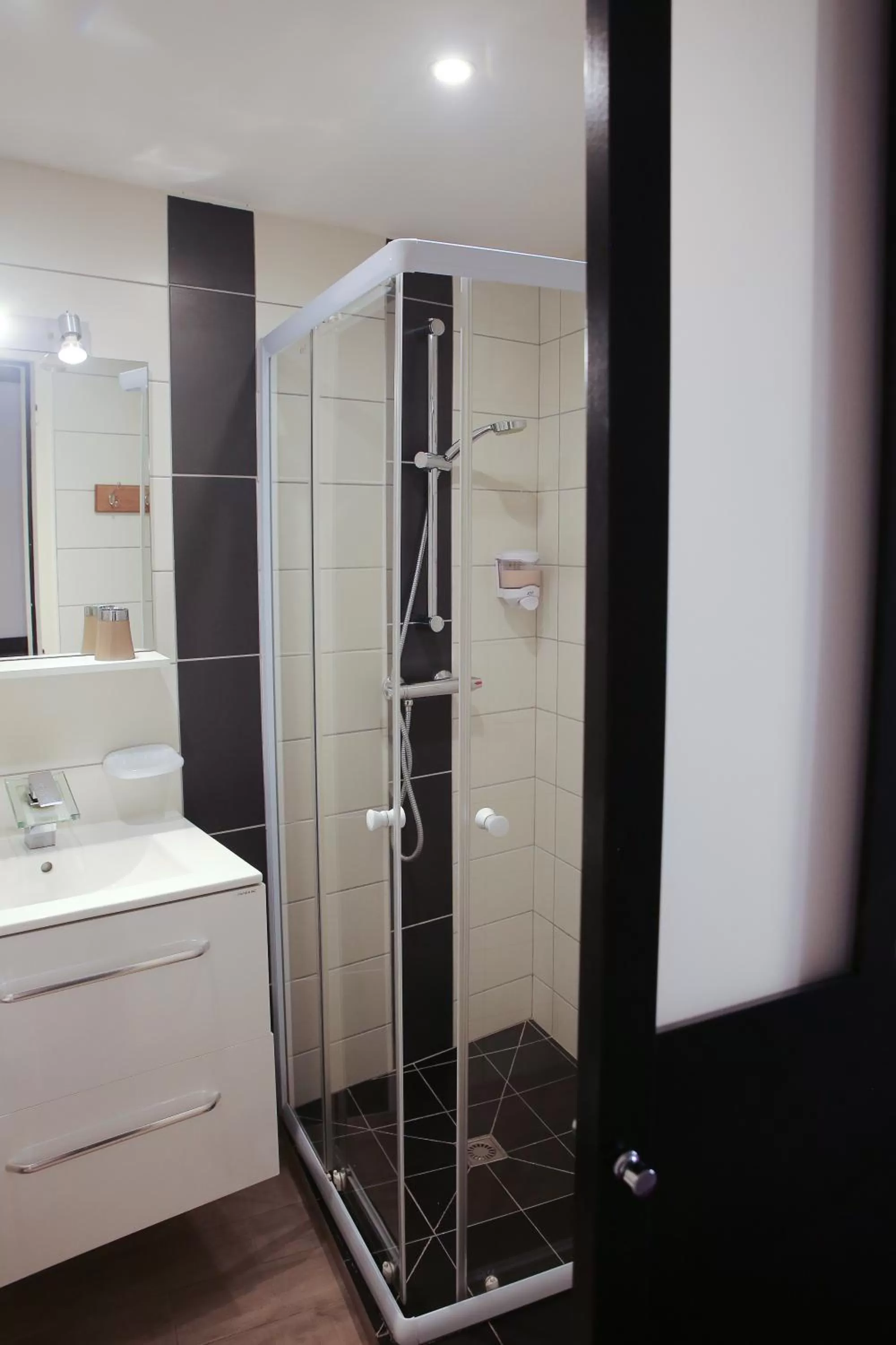 Bathroom in Hôtel La Couronne