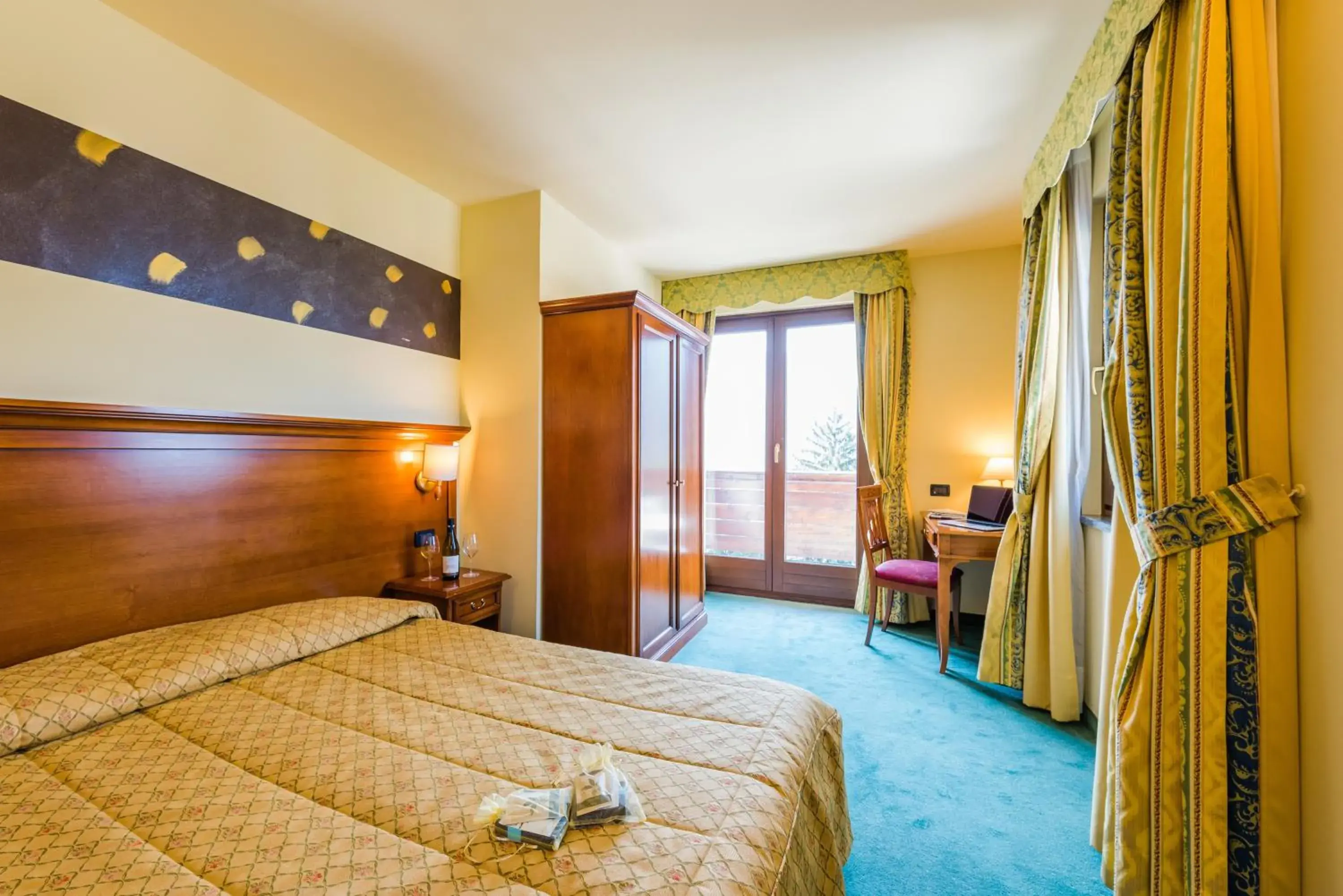 Double Room in Hotel Au Soleil Double Room in Hotel Au Soleil