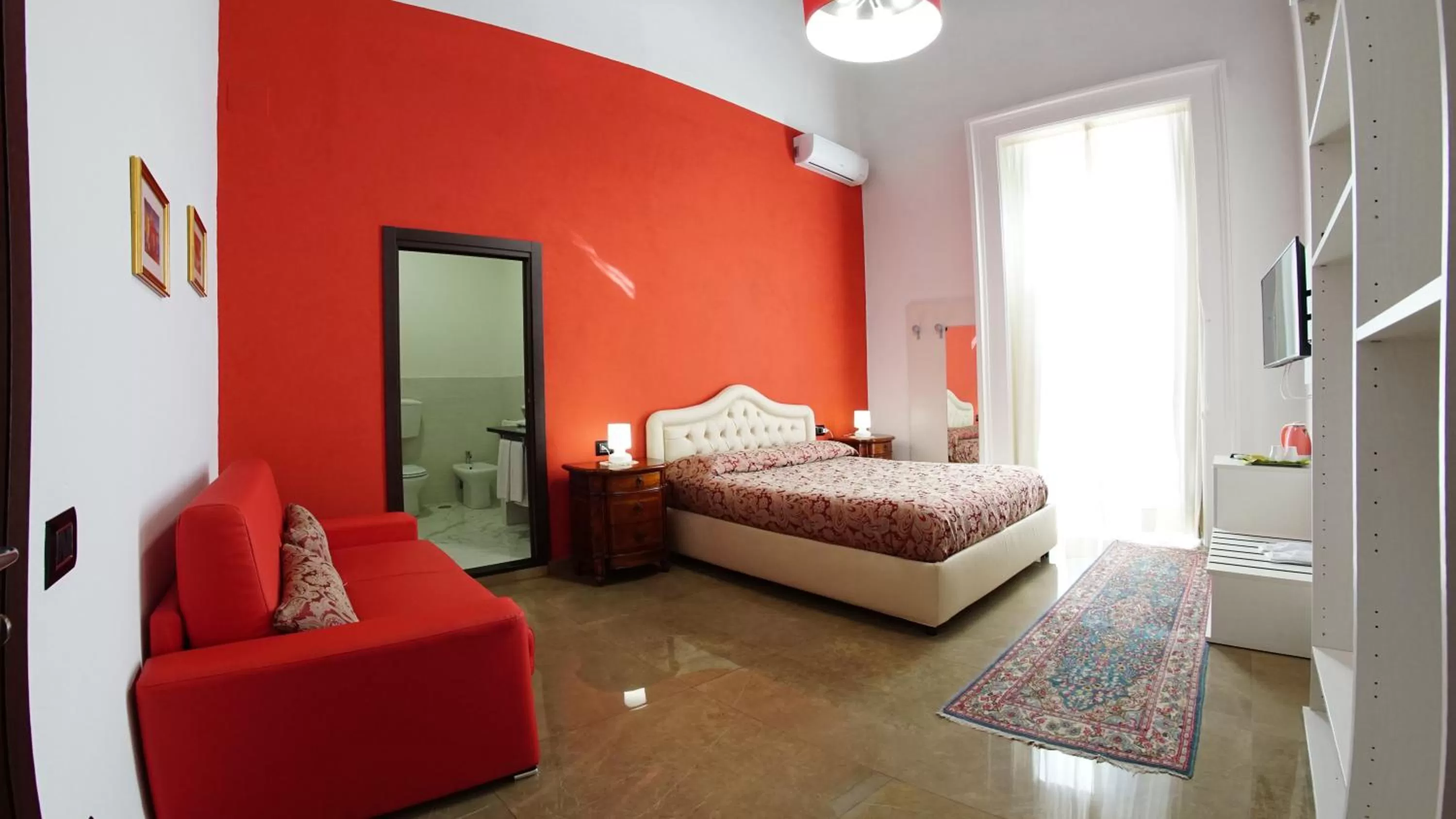 Photo of the whole room, Bed in Beverello Suite