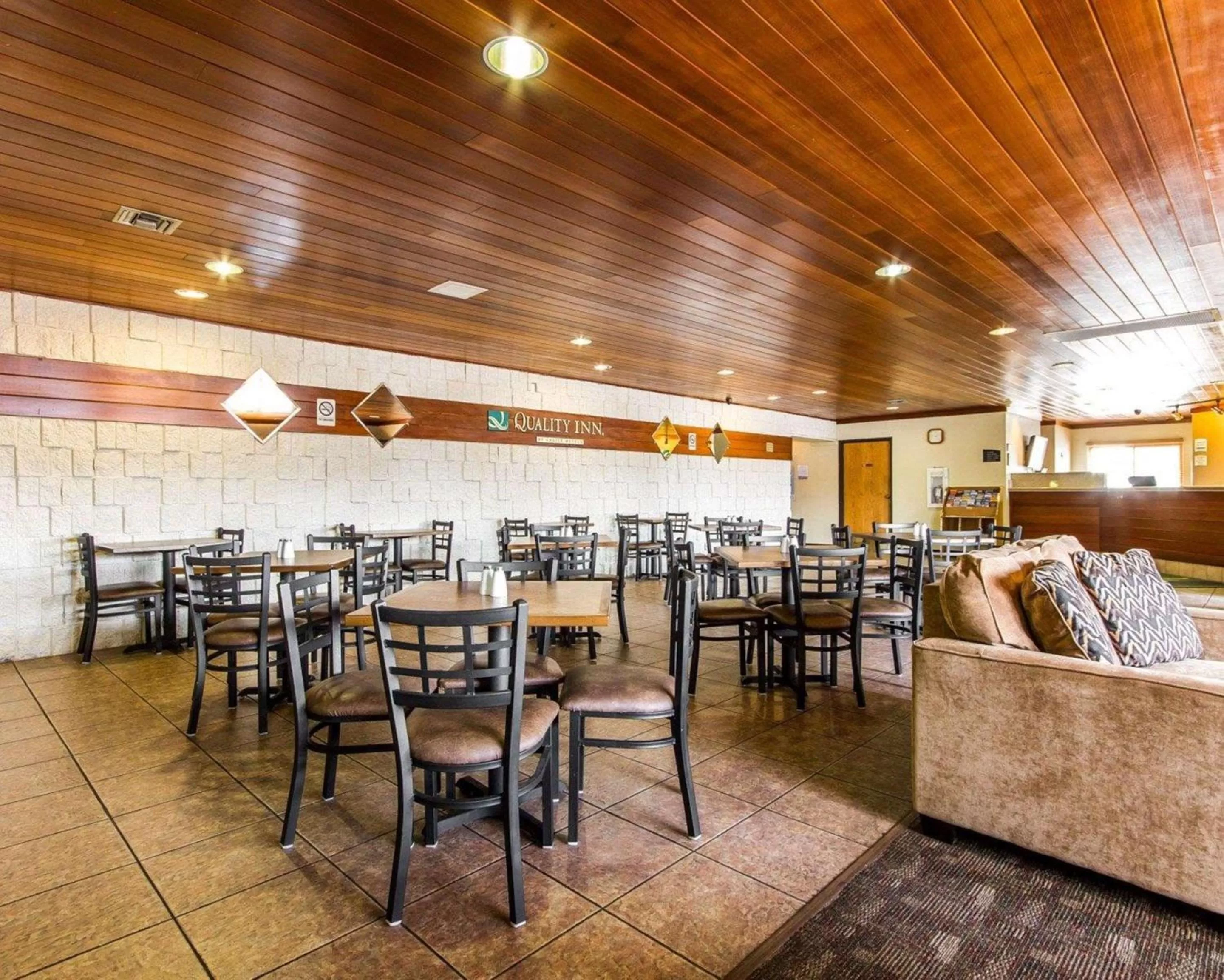 Restaurant/places to eat in Quality Inn La Crosse North