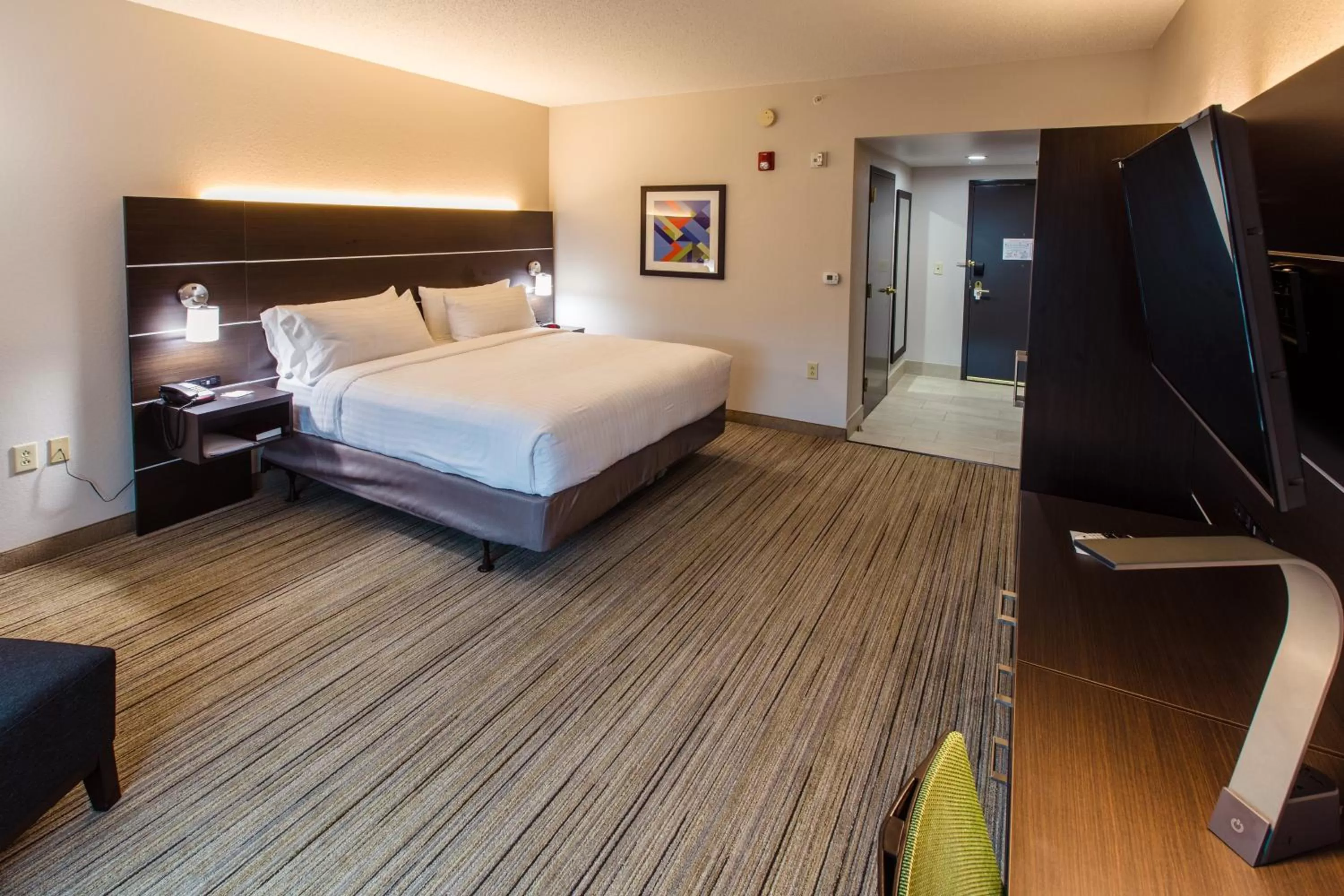 Photo of the whole room, Bed in Holiday Inn Express Hotel & Suites Harriman by IHG