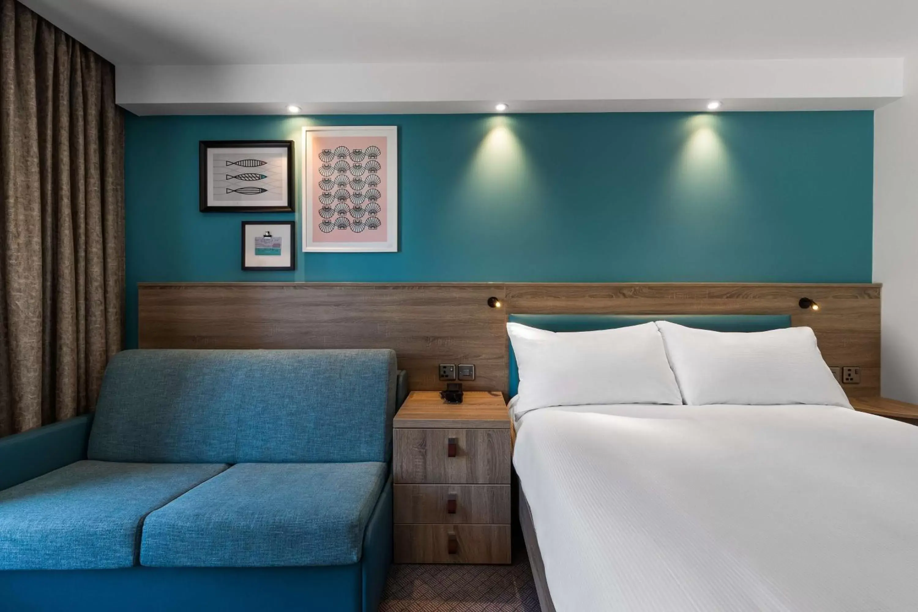 Queen Room with Sofa Bed in Hampton By Hilton Torquay Queen Room with Sofa Bed in Hampton By Hilton Torquay