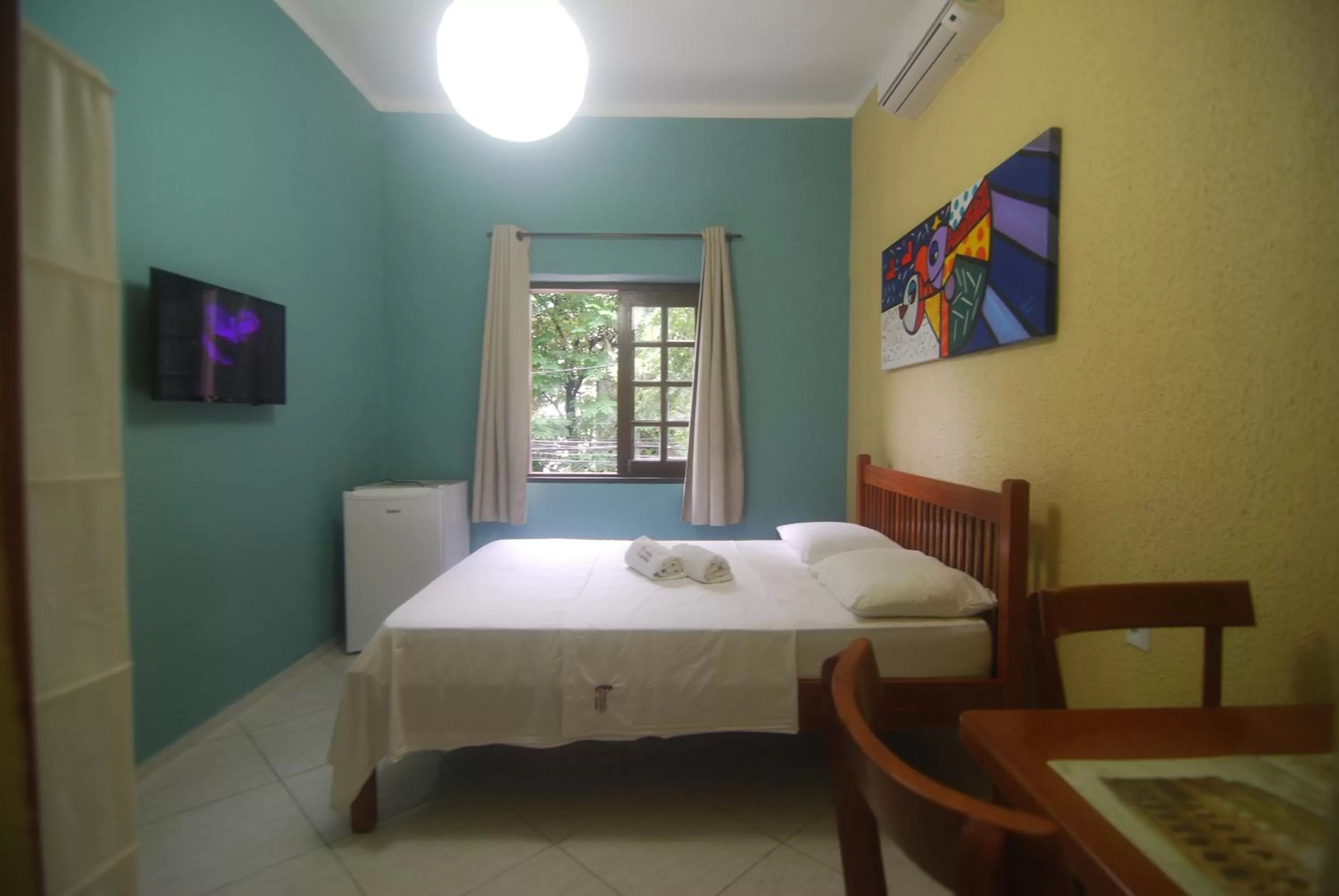 Photo of the whole room, Dining Area in Refúgio Pousada Fortaleza