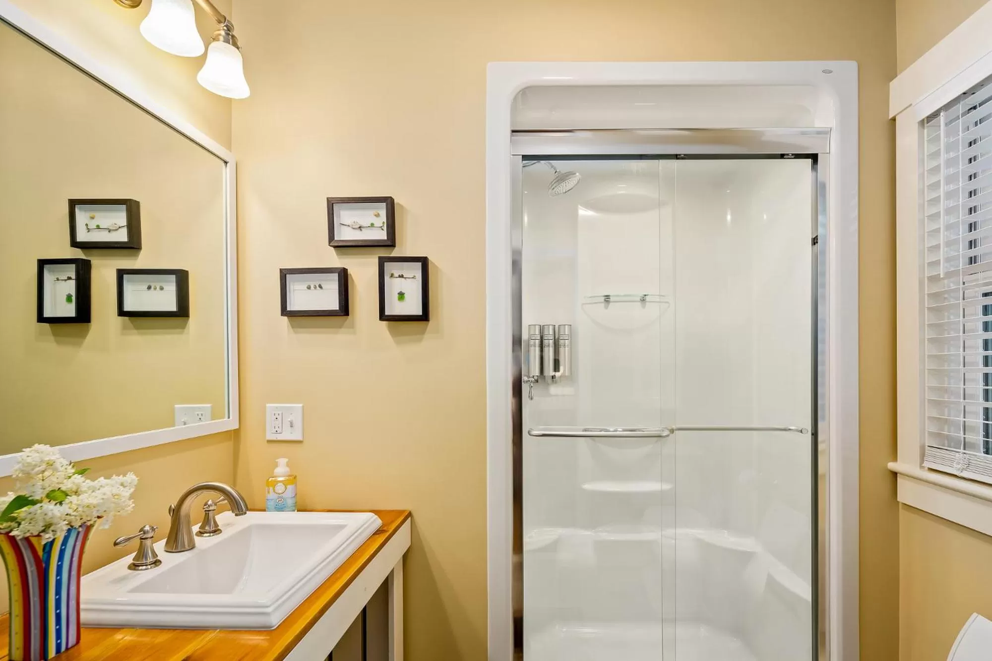 Bathroom in Abigail's Inn