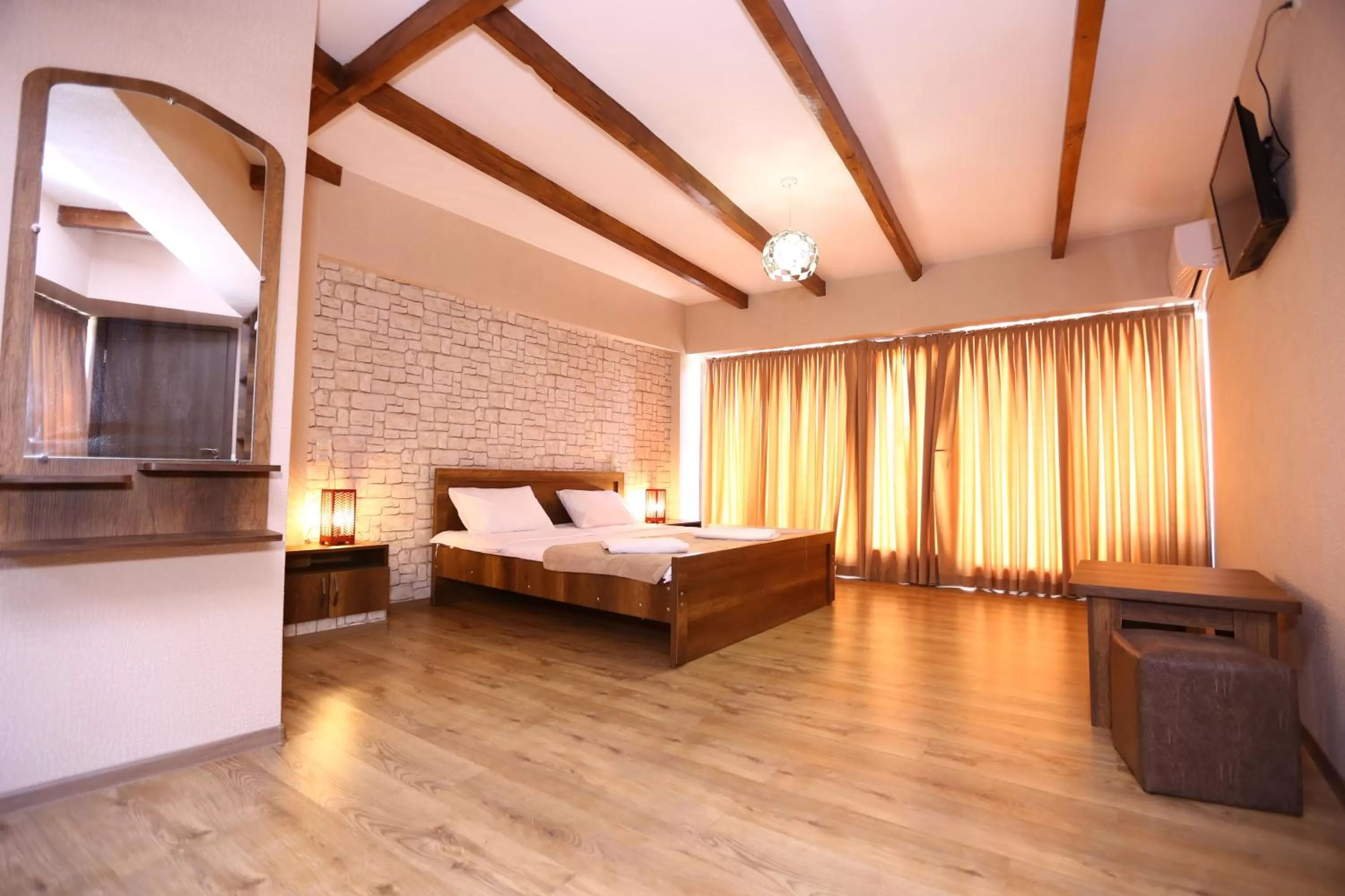 Balcony/Terrace, Seating Area in Hotel Traveler