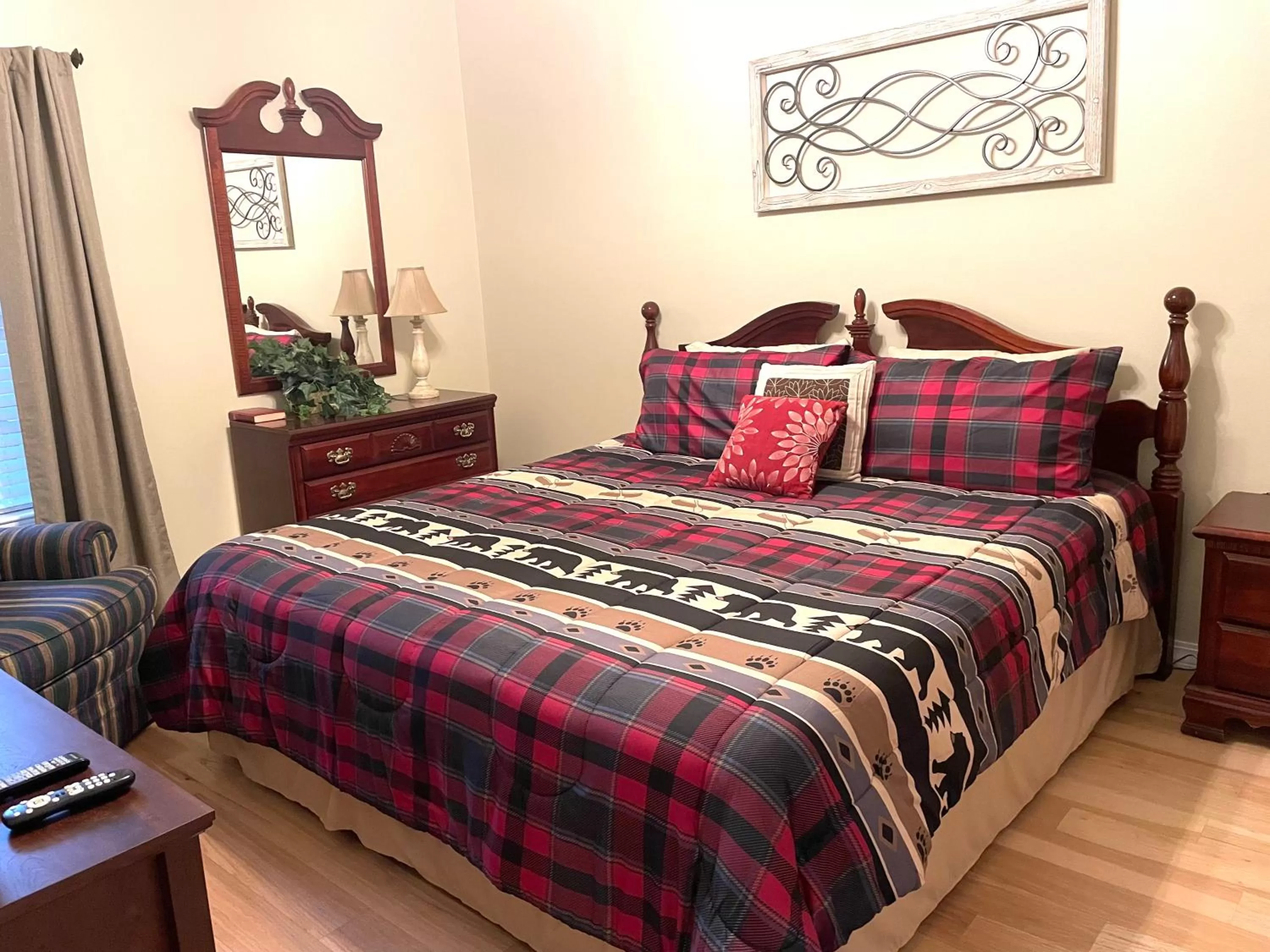 Bed in Rockwood Condos on Table Rock Lake With Boat Slips