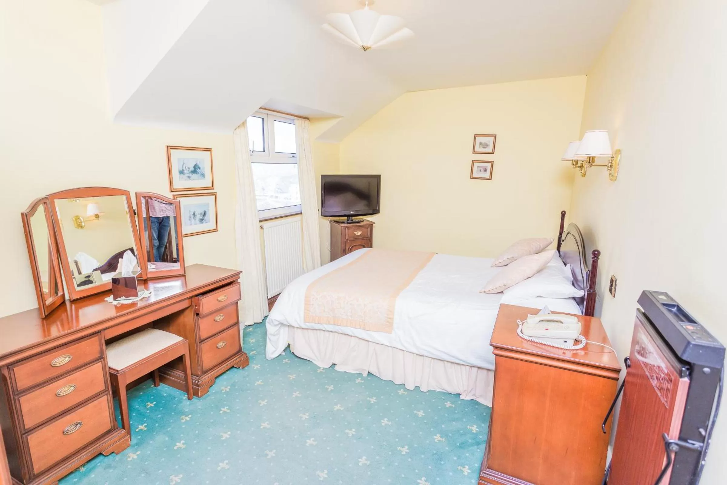 Shower in Hotel Victoria