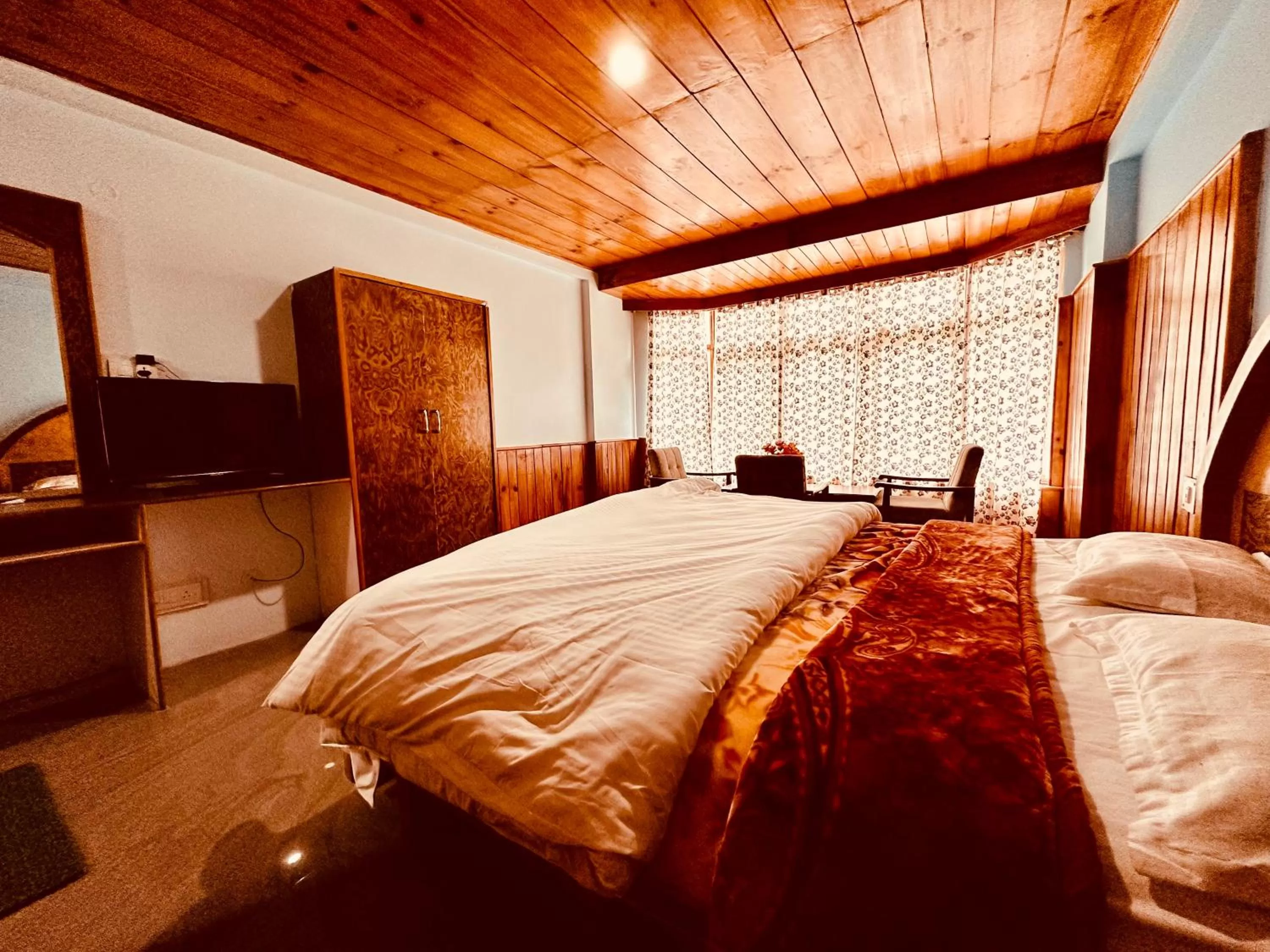 TV and multimedia, Bed in Hotel D Kanchan Manali