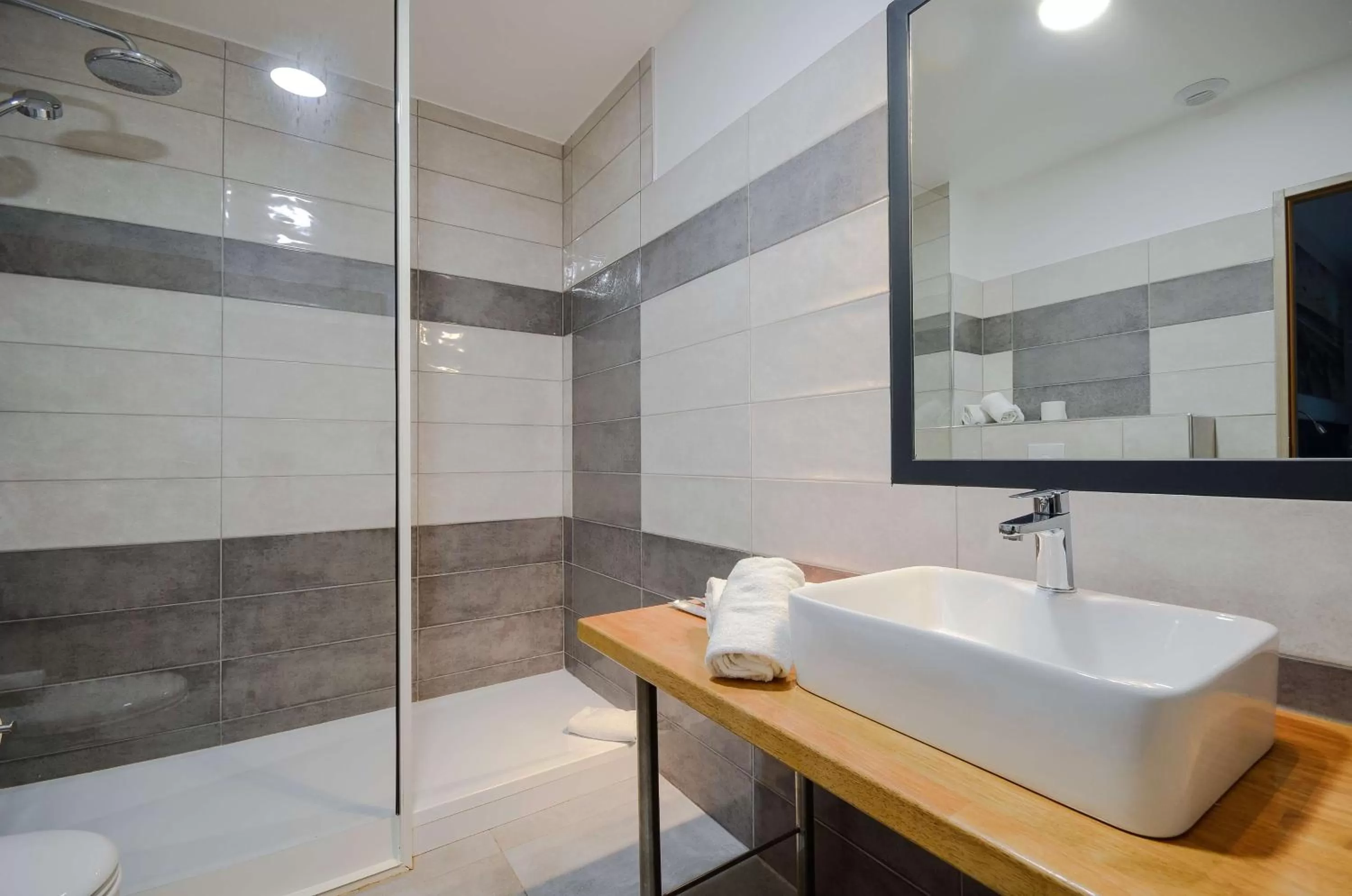 Bathroom in Sure Hotel by Best Western Beziers Le Monestie