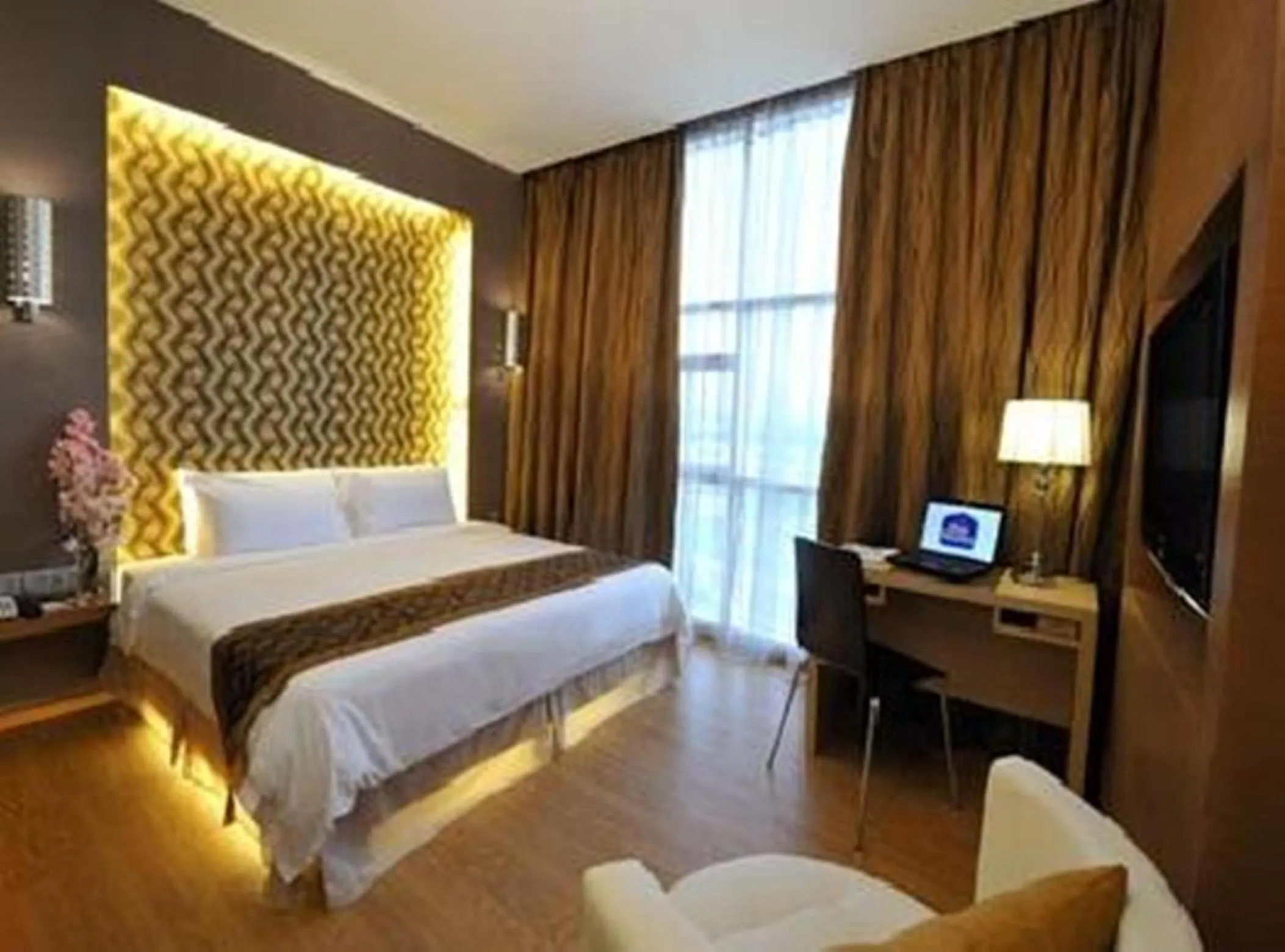 Photo of the whole room, Bed in Courtyard Hotel 1Borneo