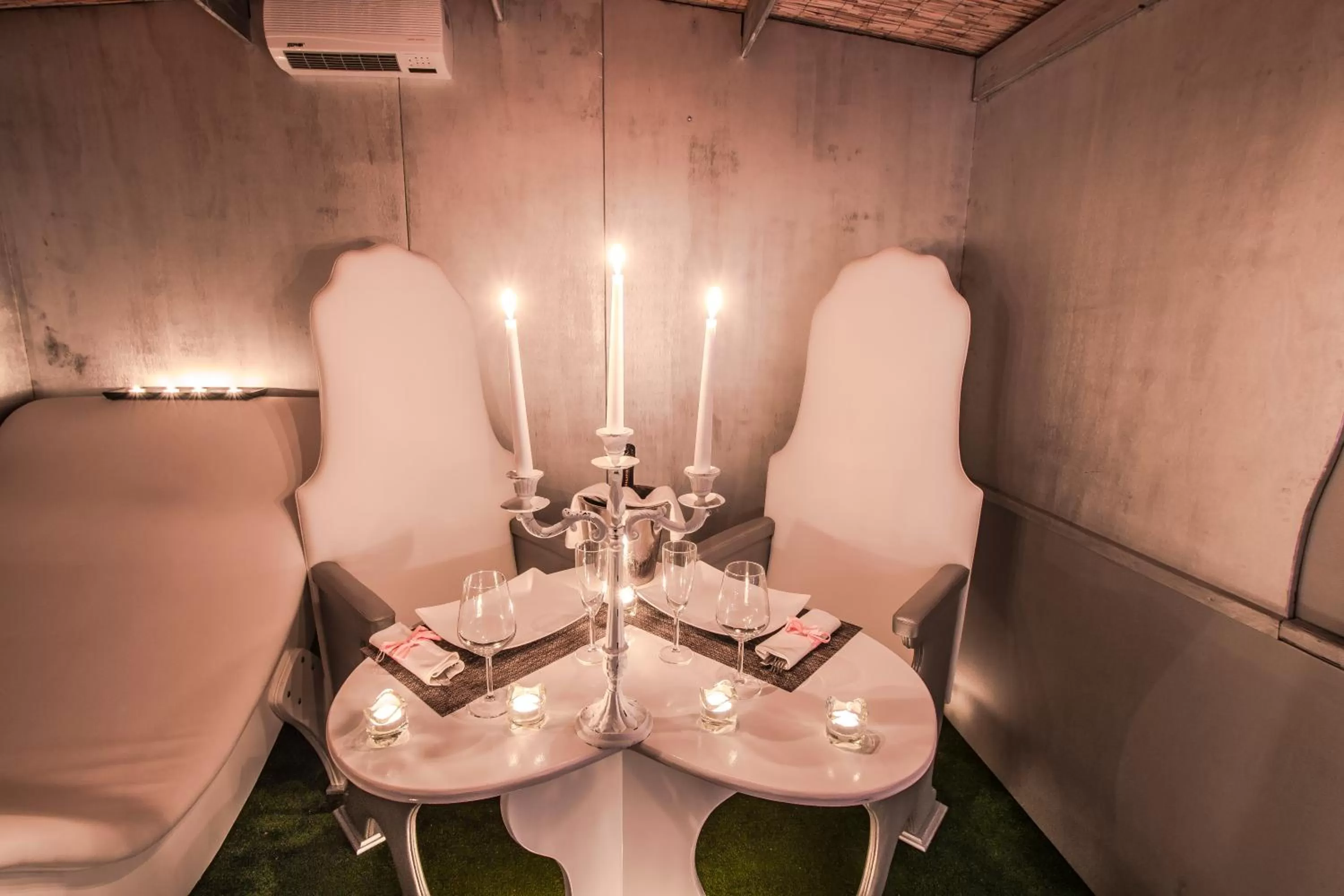 Hot Tub in Hotel Butterfly