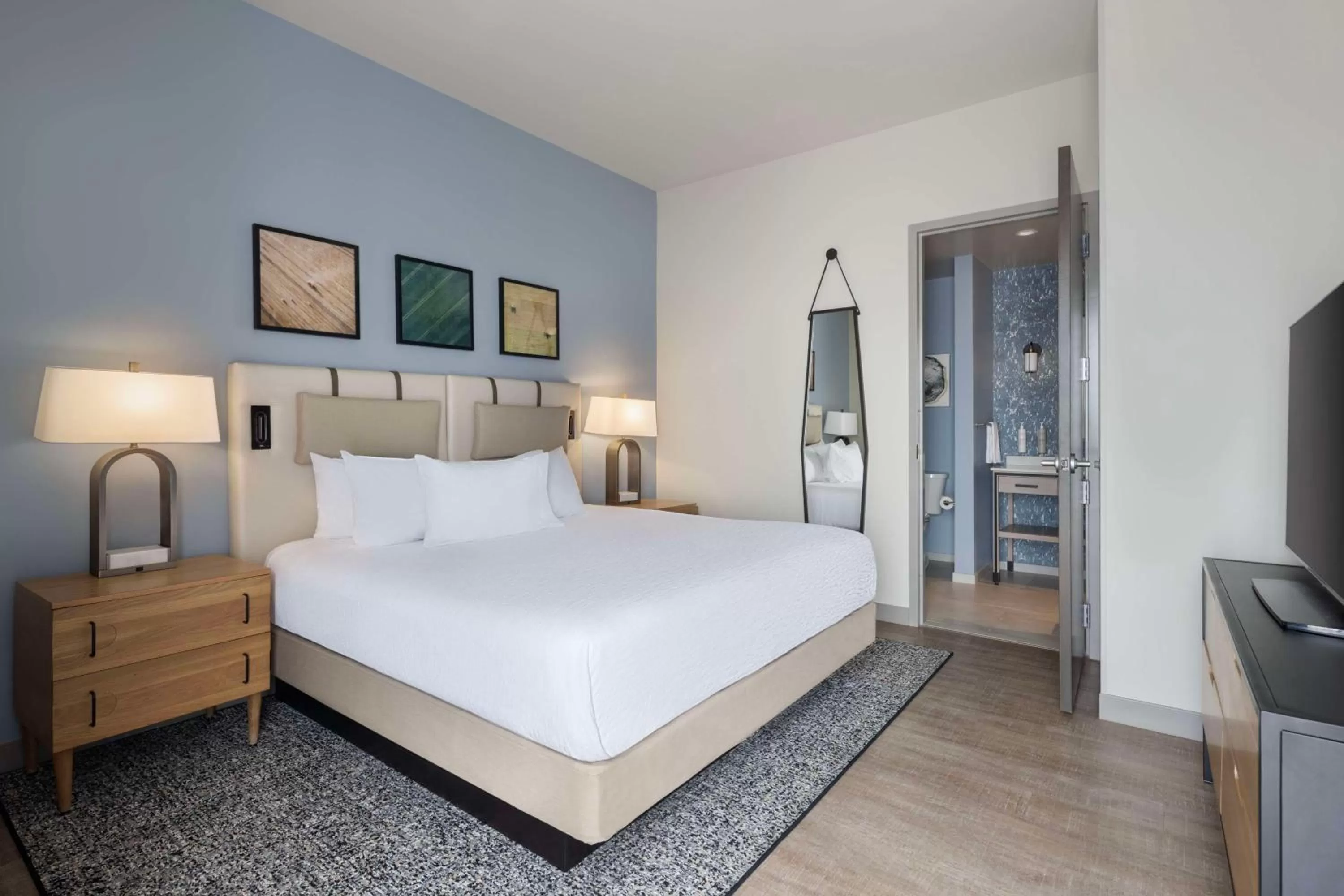 Bed in Embassy Suites By Hilton Bowling Green