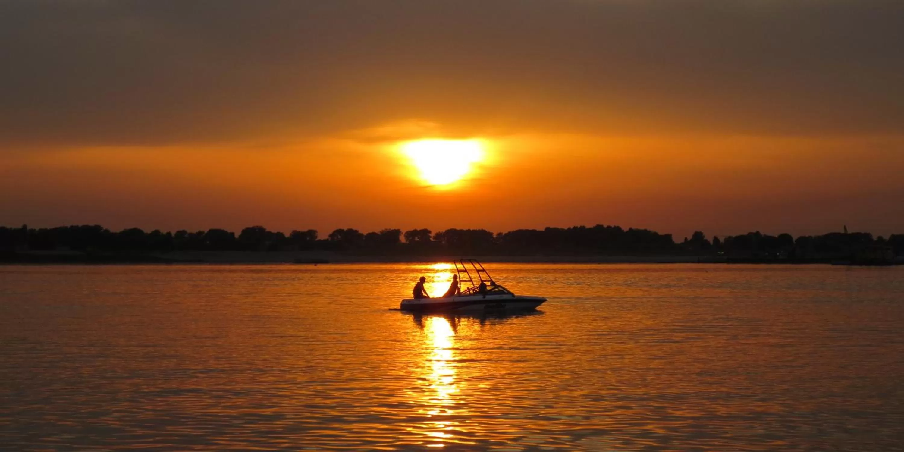 Neighbourhood, Sunrise/Sunset in B&B Orgel Thuis