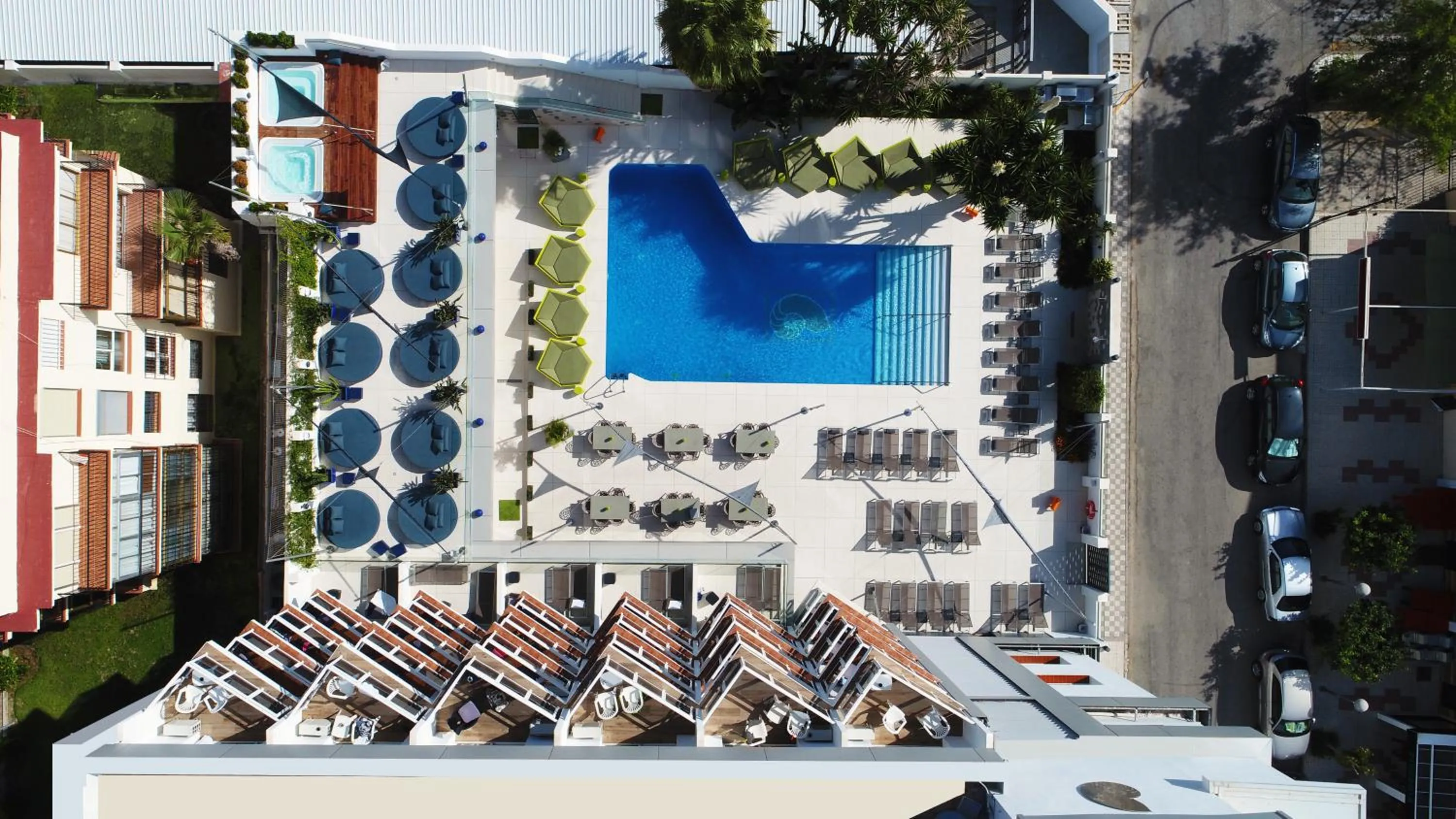 Swimming pool in Essence Hotel Boutique