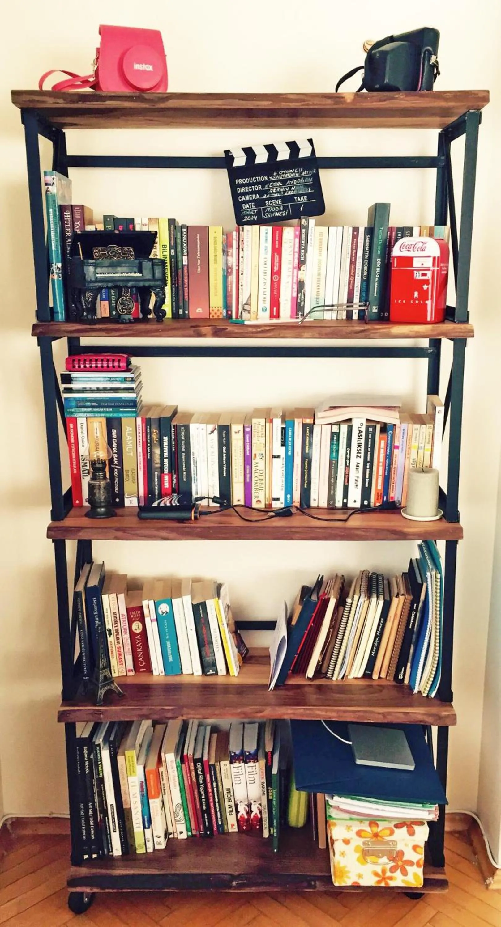 Library in Lemon Villa Hotel