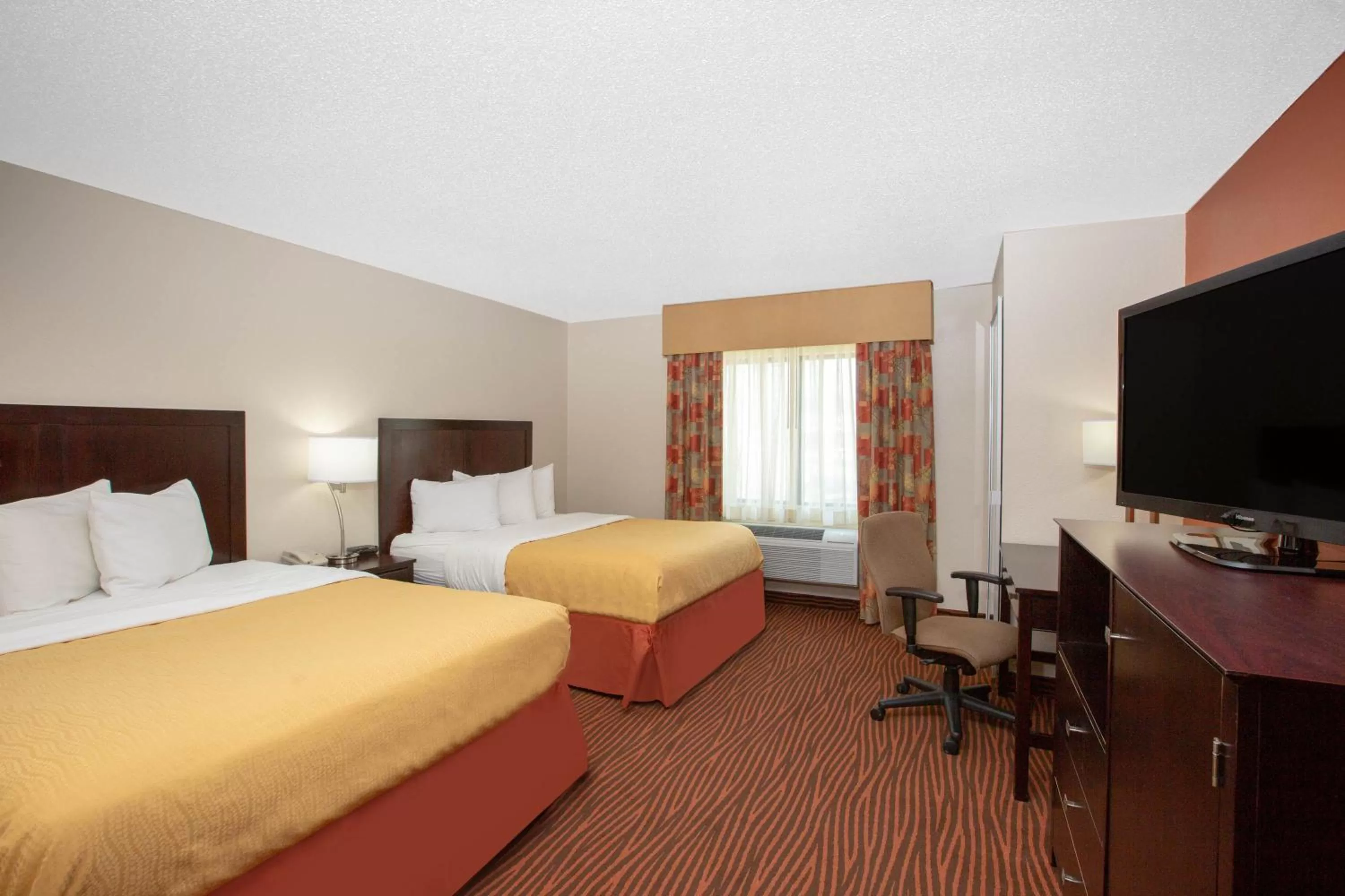 Deluxe Queen Room - Mobility Access/Non-Smoking in AmericInn by Wyndham Muscatine