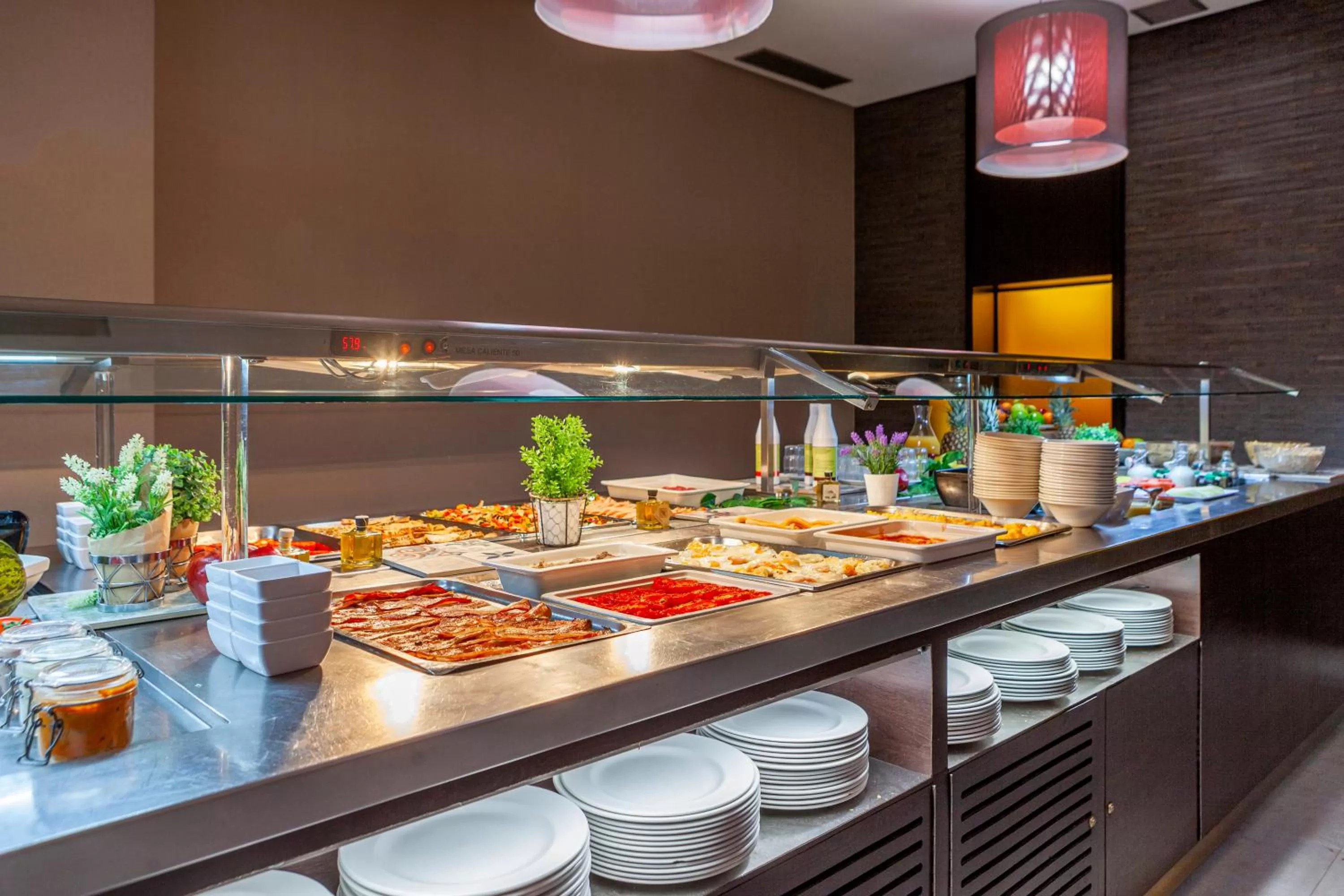 Restaurant/places to eat in Hotel Macià Real De La Alhambra