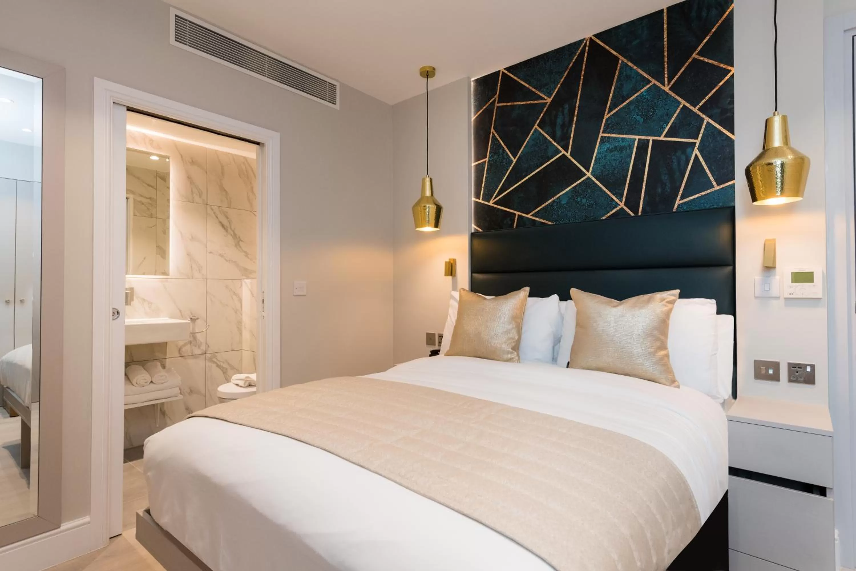 Photo of the whole room, Bed in 198 Studios