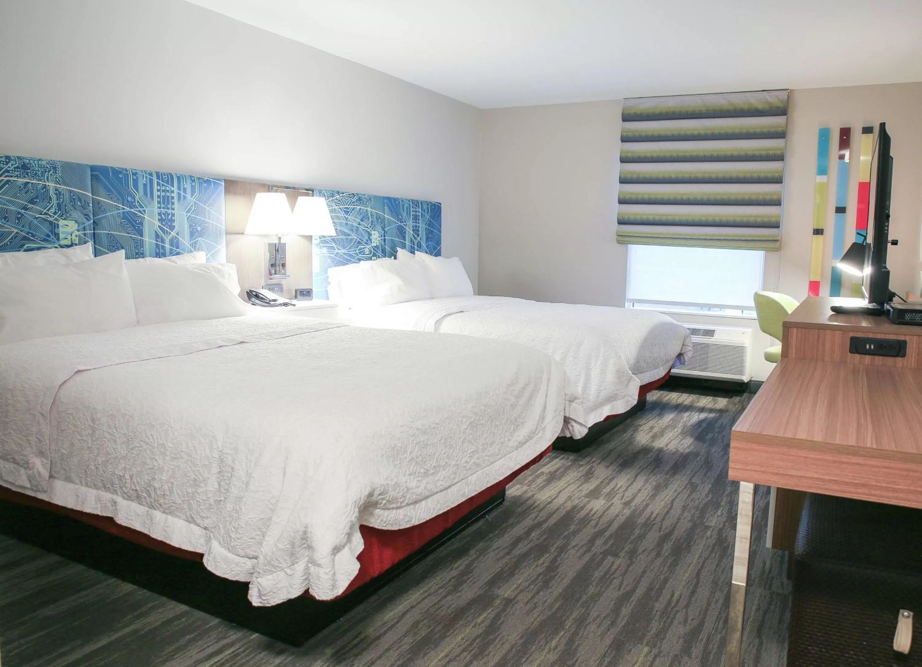 Bedroom, Bed in Hampton Inn & Suites Mount Laurel/Moorestown
