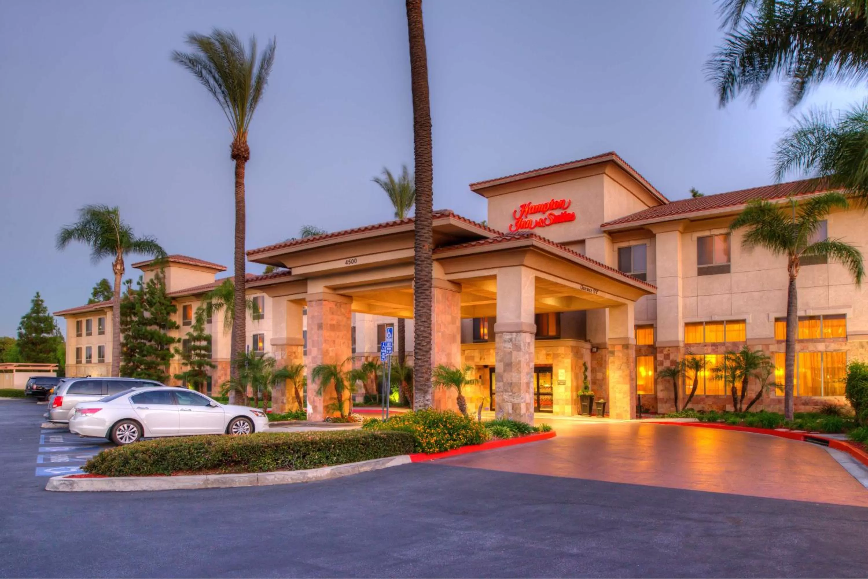 Property building in Hampton Inn & Suites Ontario