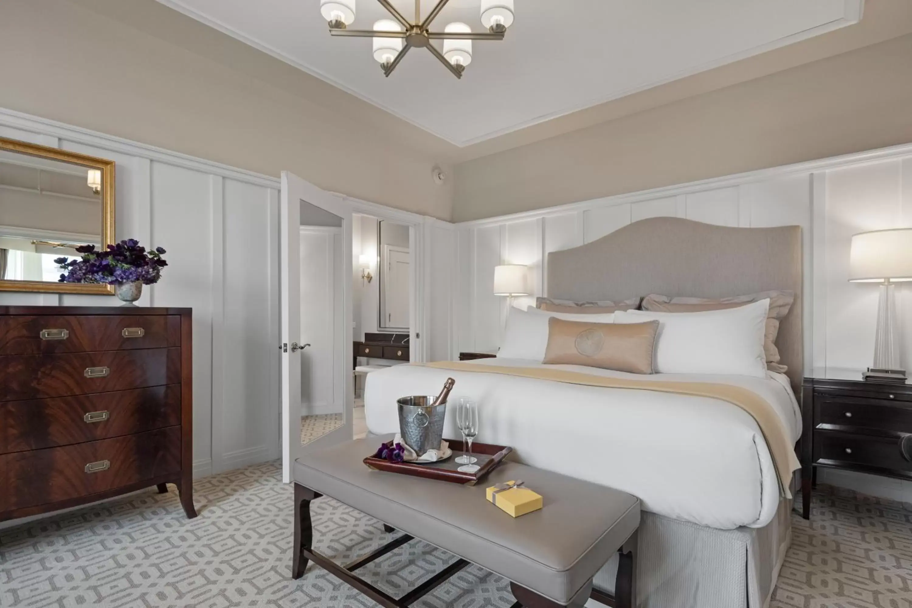 Accessible Neighborhood Suite in Hotel Drisco Accessible Neighborhood Suite in Hotel Drisco