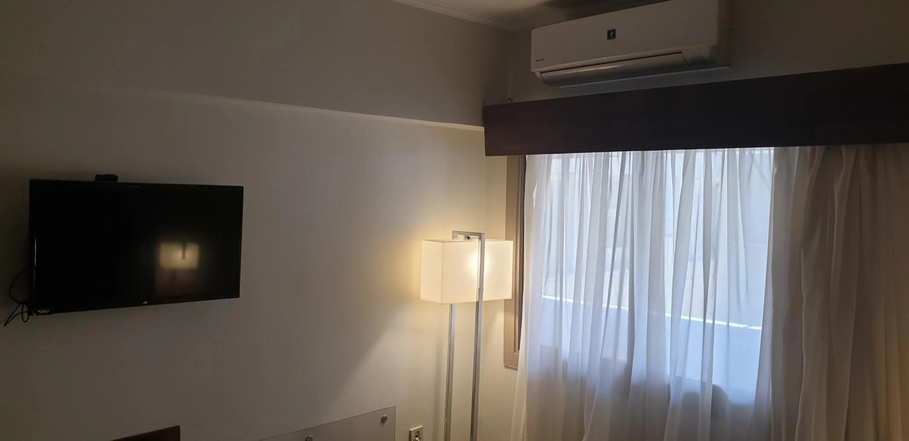 Communal lounge/ TV room in Green Plaza Inn '''Business &Families Only'''