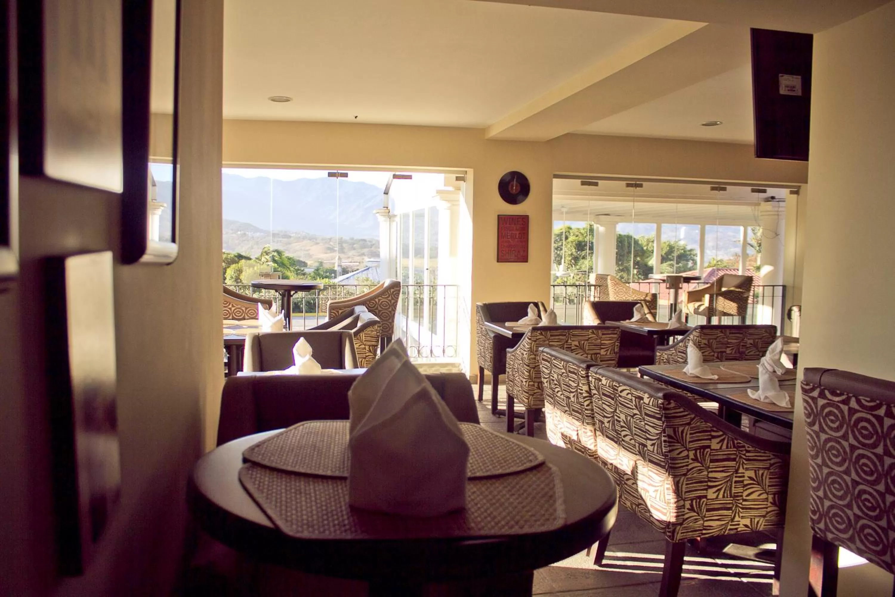 Restaurant/places to eat in La Riviera Hotel