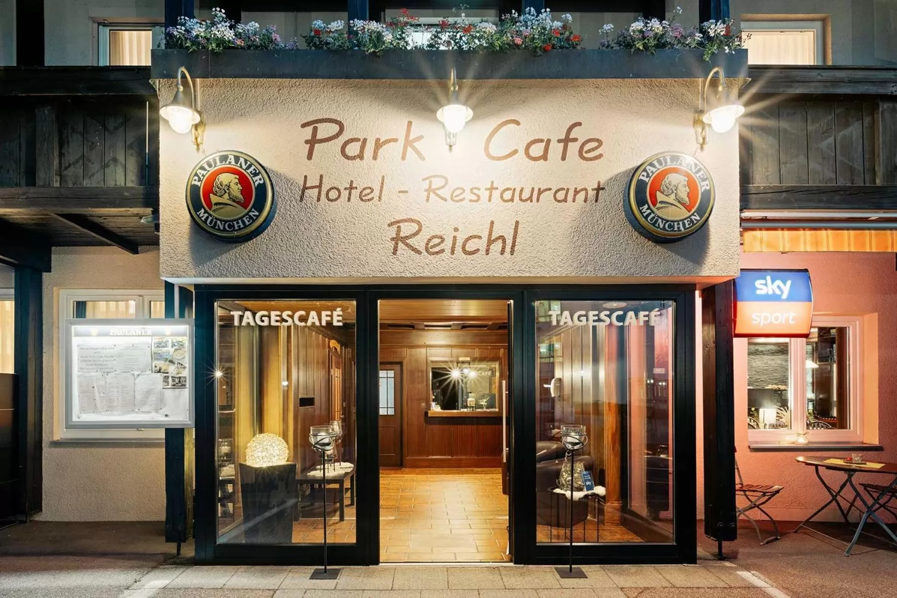 Facade/entrance in Hotel Park Cafe Reichl