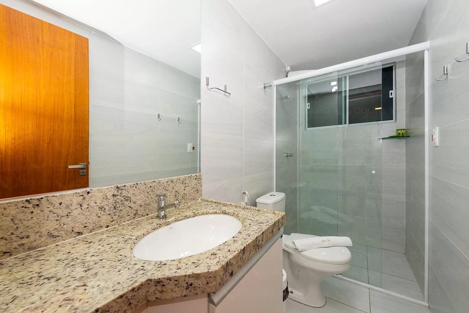 Bathroom in Águia Flats Pousada