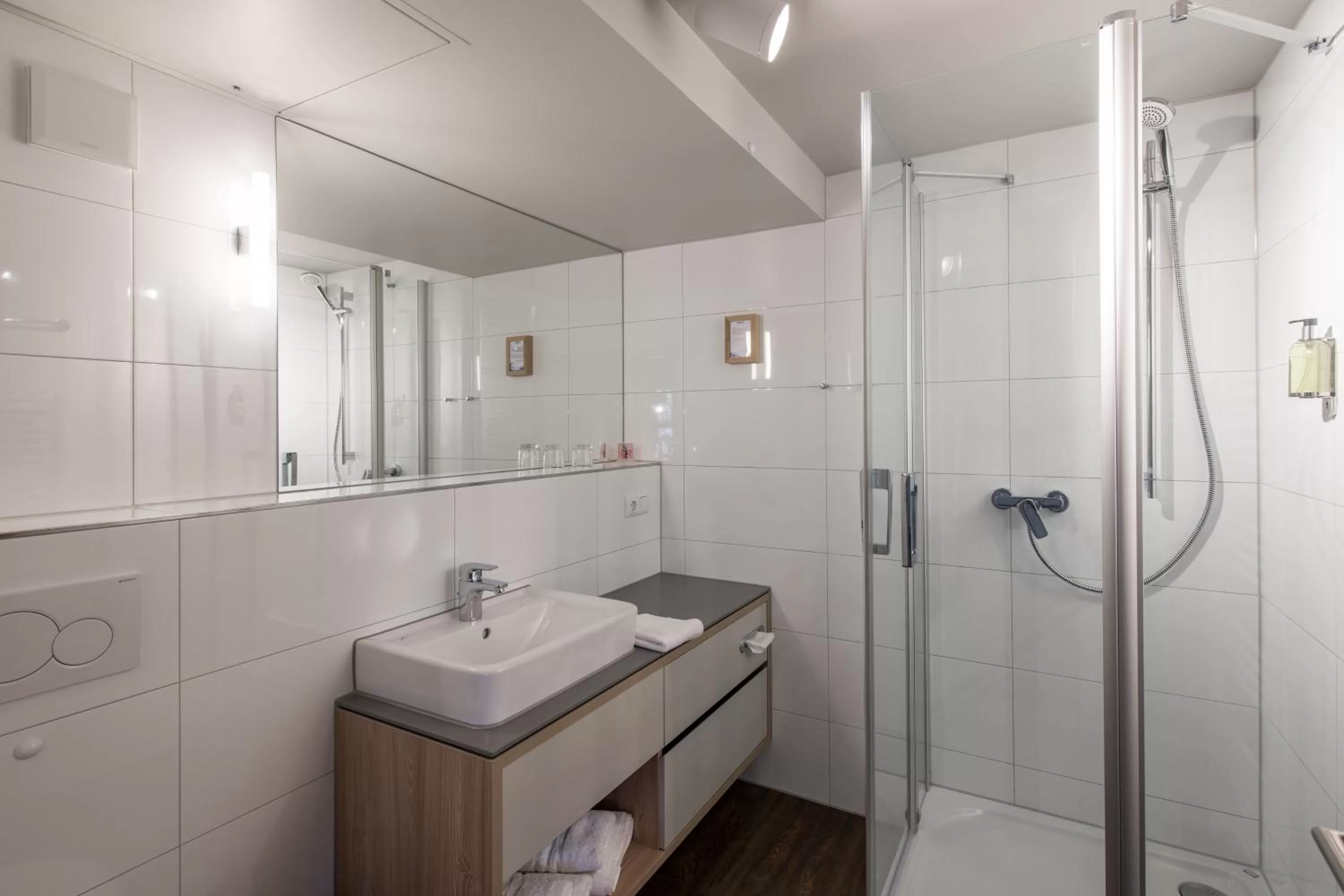 Bathroom in stattHotel Weimar