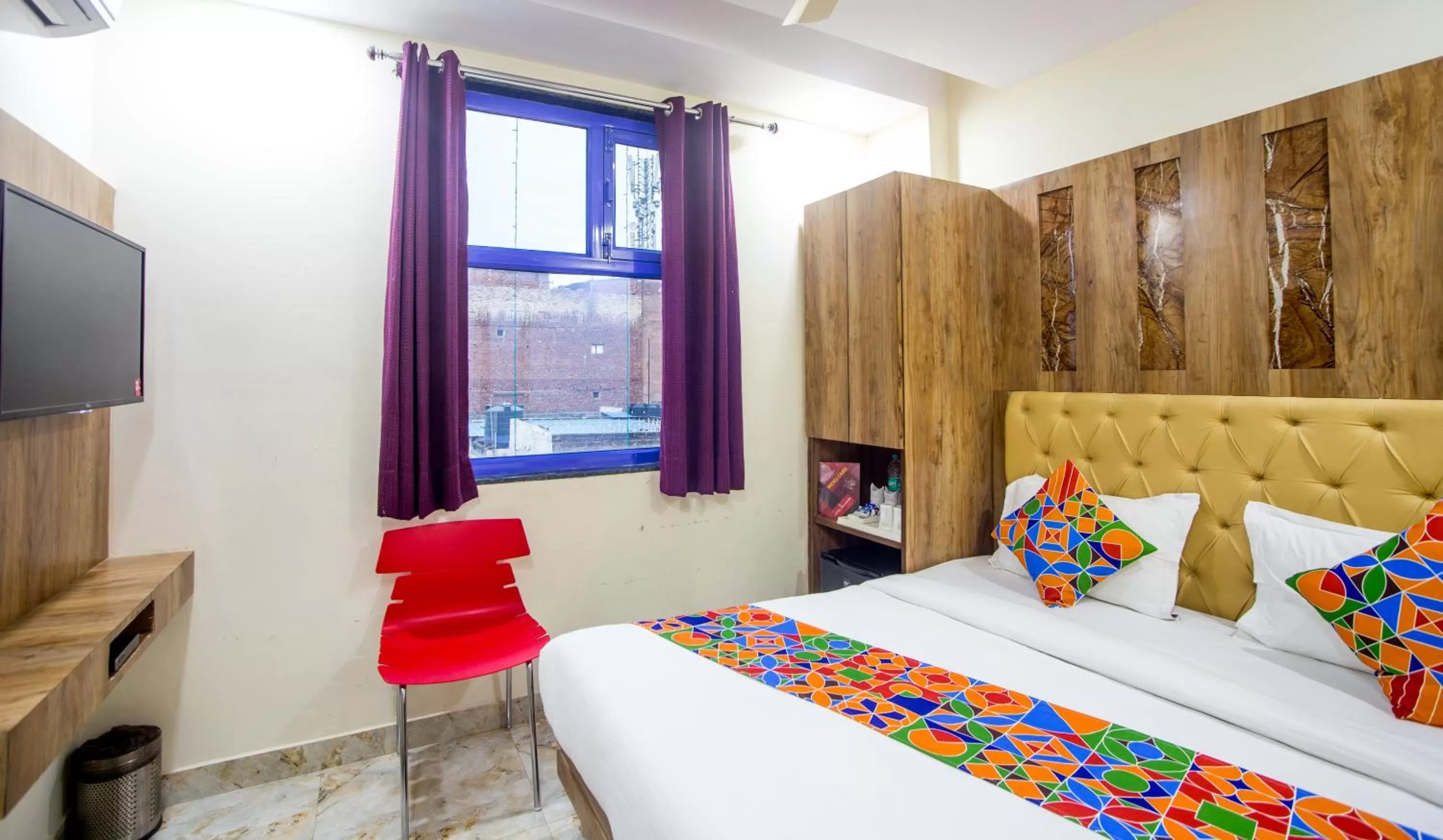 Bed in Hotel Dollar Inn