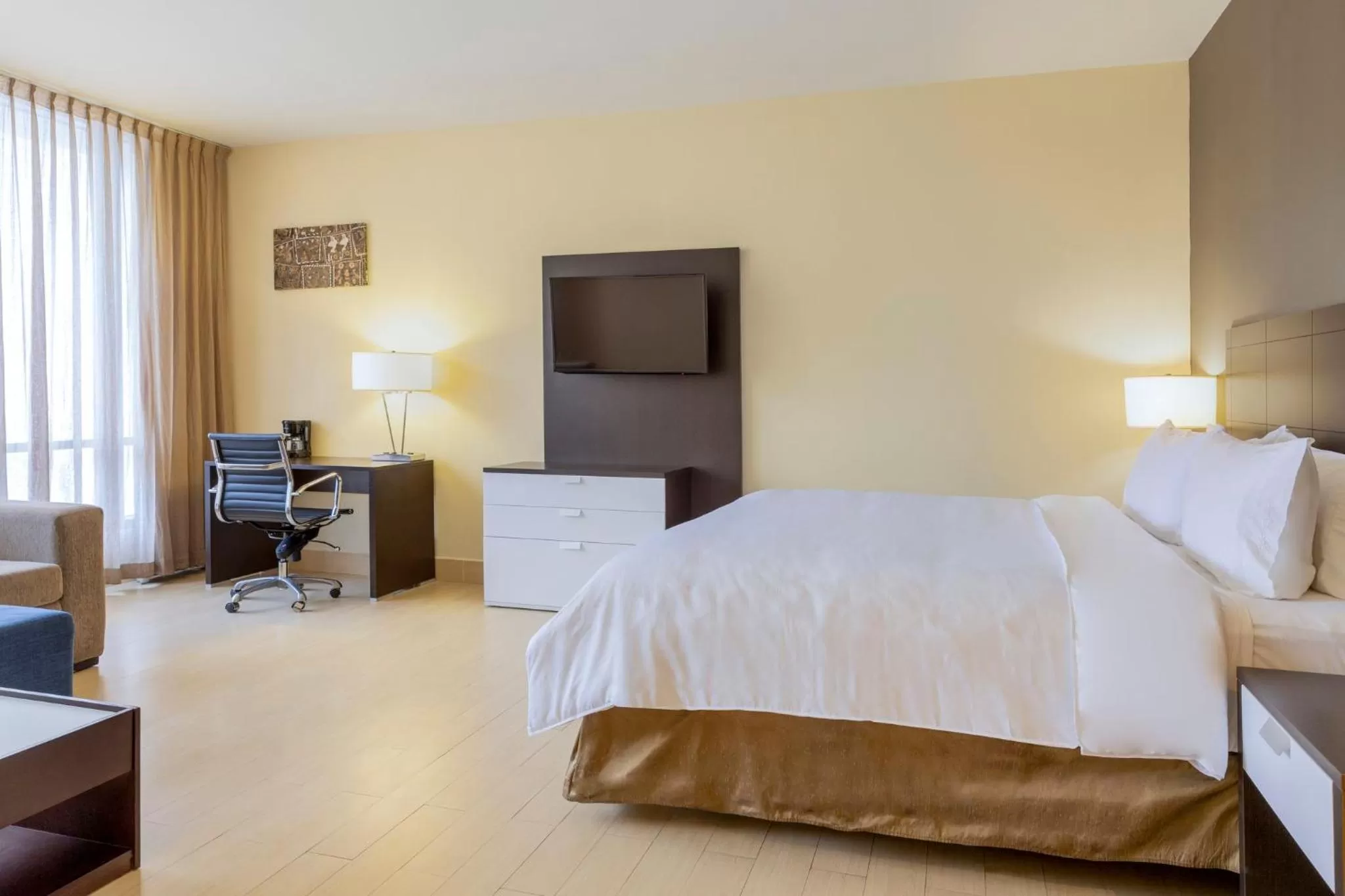 Photo of the whole room, Bed in Holiday Inn Panama Distrito Financiero by IHG