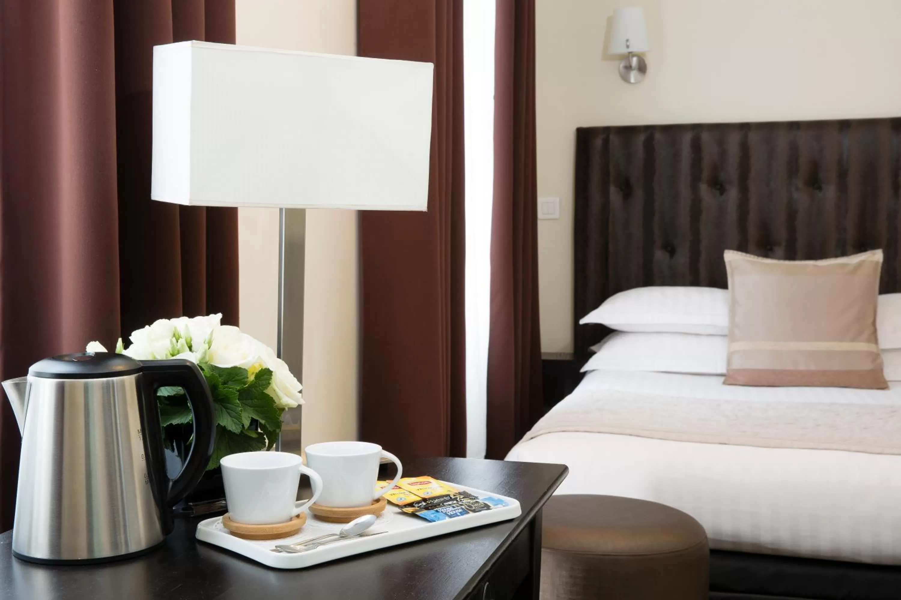 Bedroom, Bed in Lion d'Or Paris Hotel