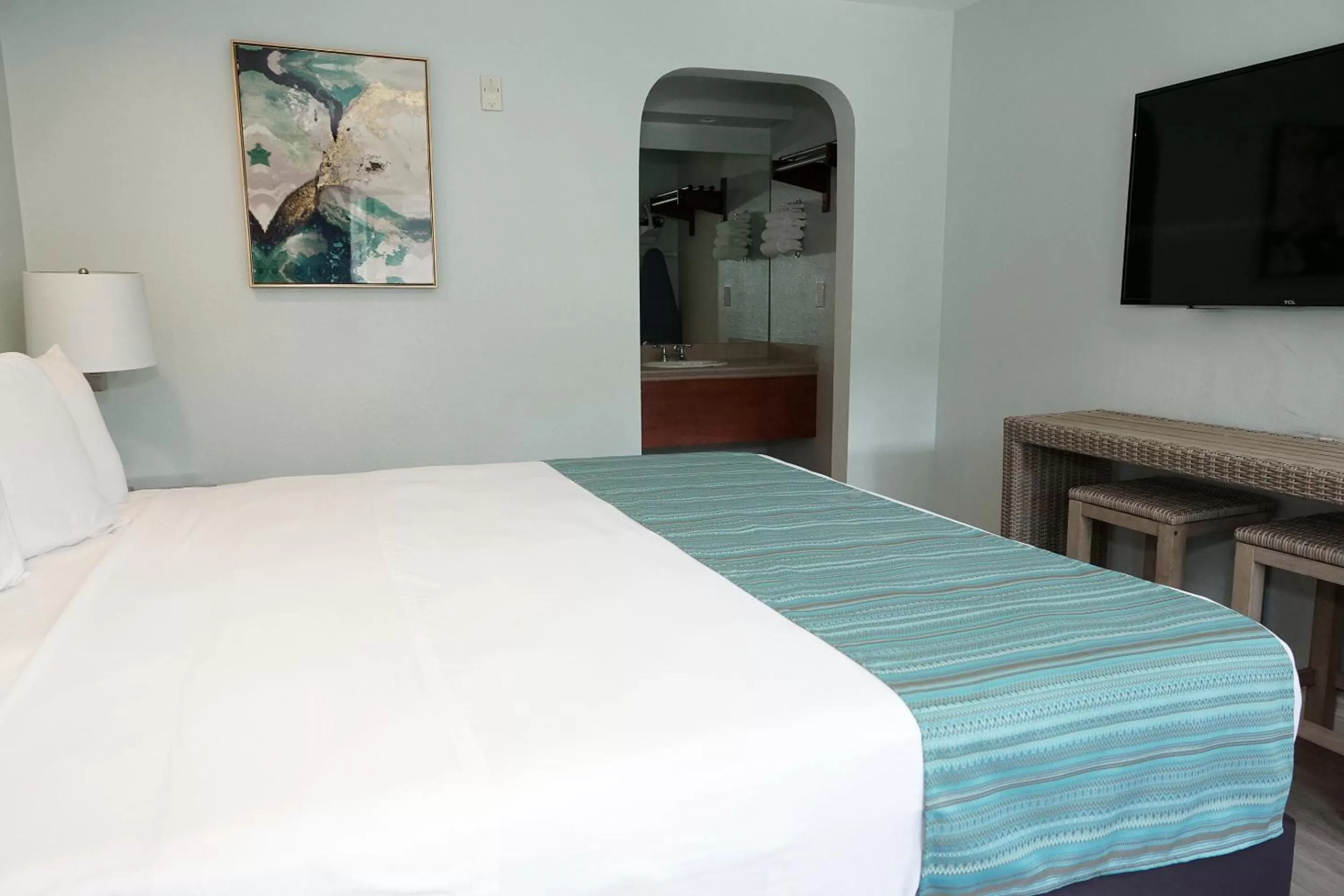 Bed in Riverleaf Inn Mission Valley