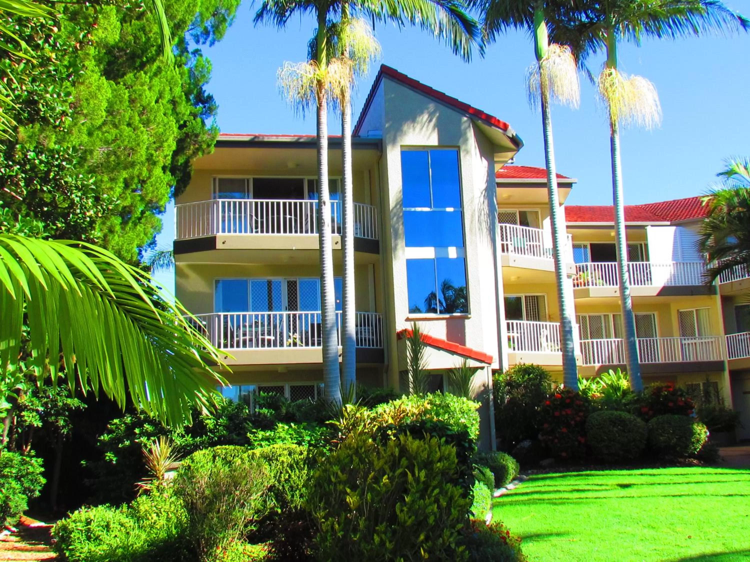 Facade/entrance in Bayview Waters Apartments