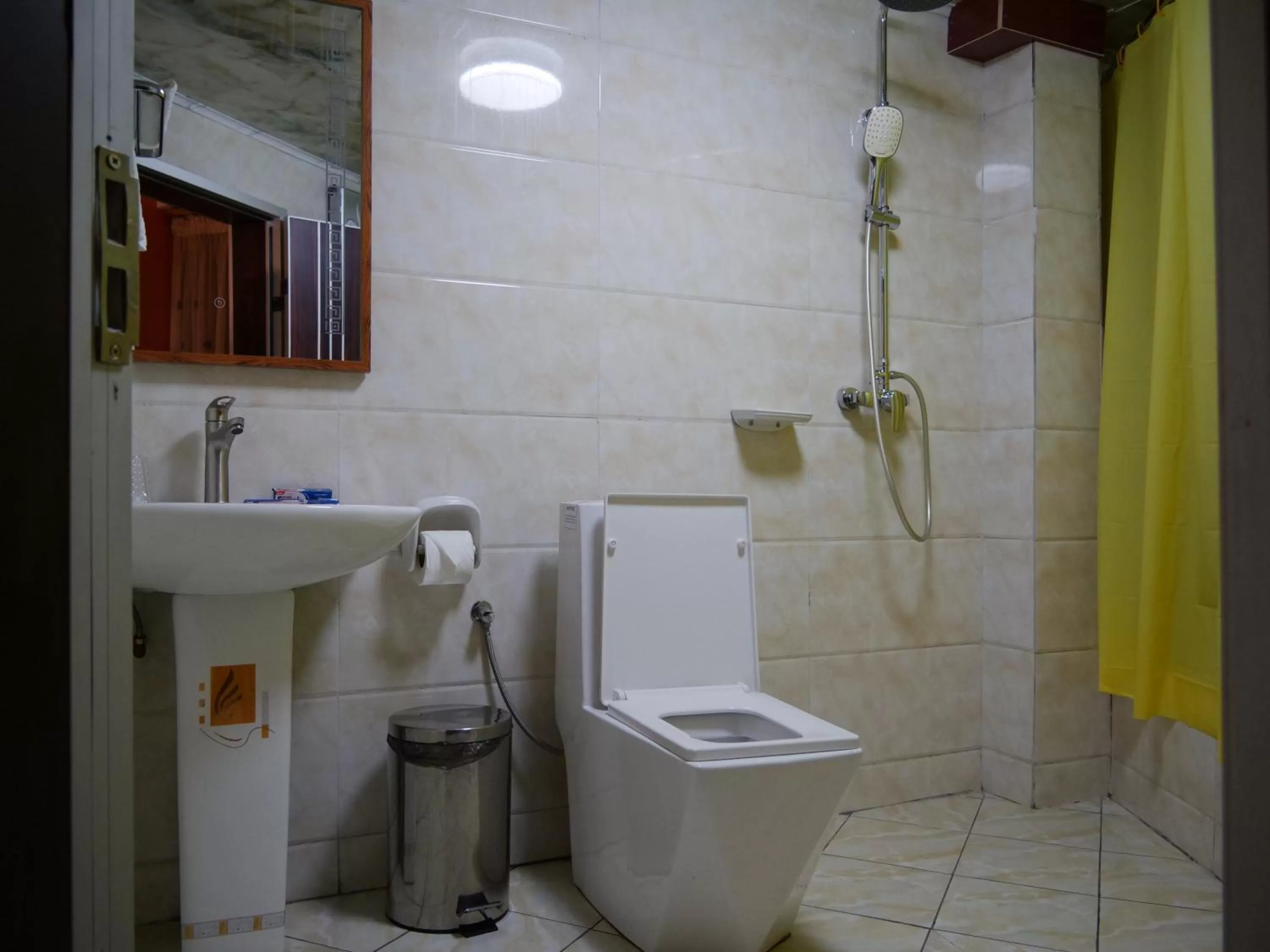 Shower in Marriot Metropolitan Hotel