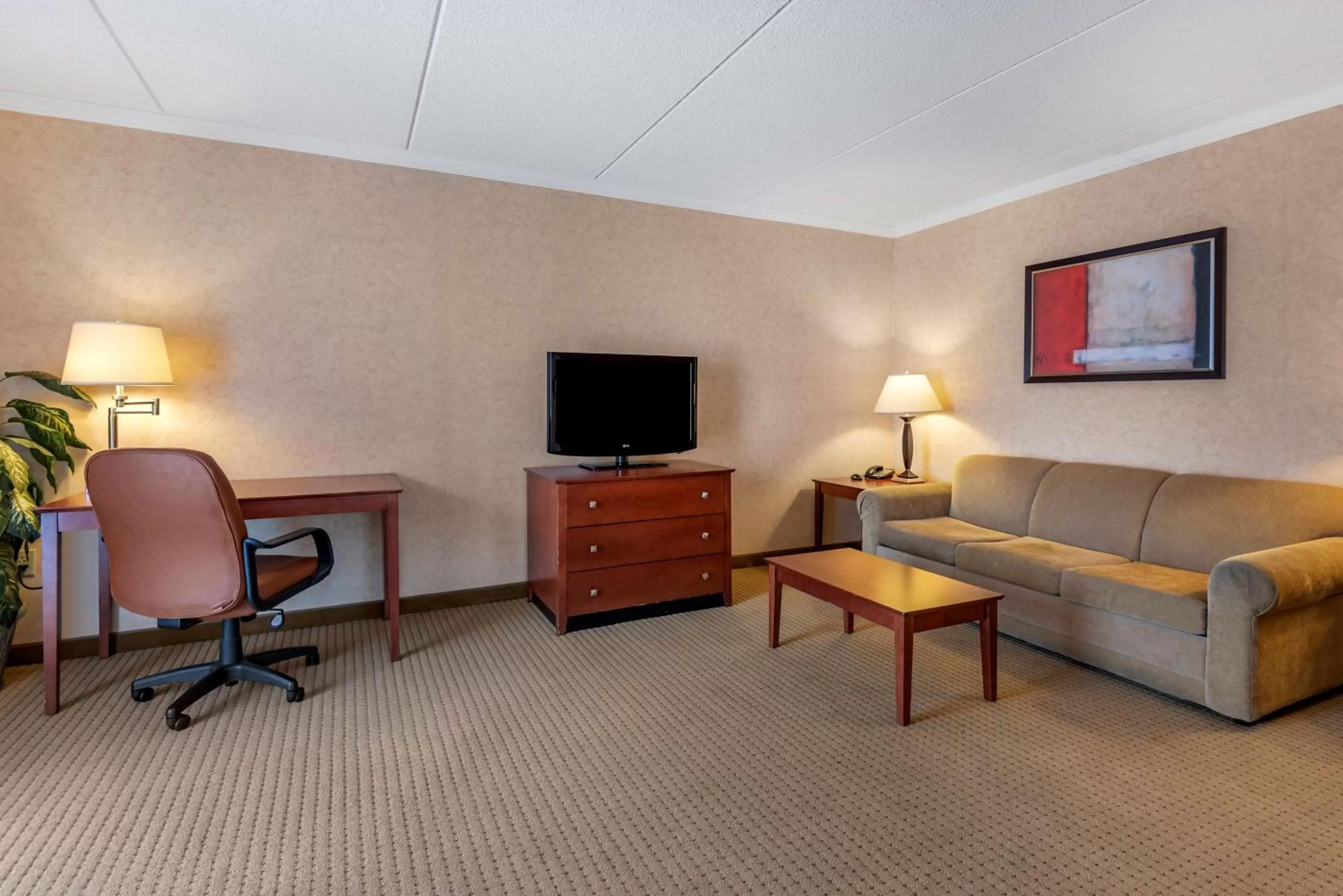 Living room in Best Western Plus Oswego Hotel and Conference Center